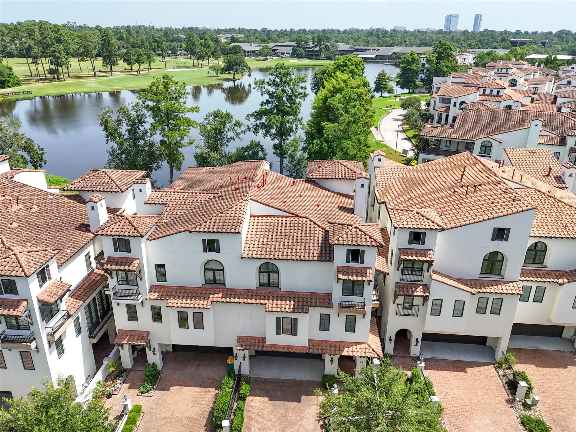 18 Secluded Trail, The Woodlands, TX 77380 18 Secluded Trail, The Woodlands, TX 77380