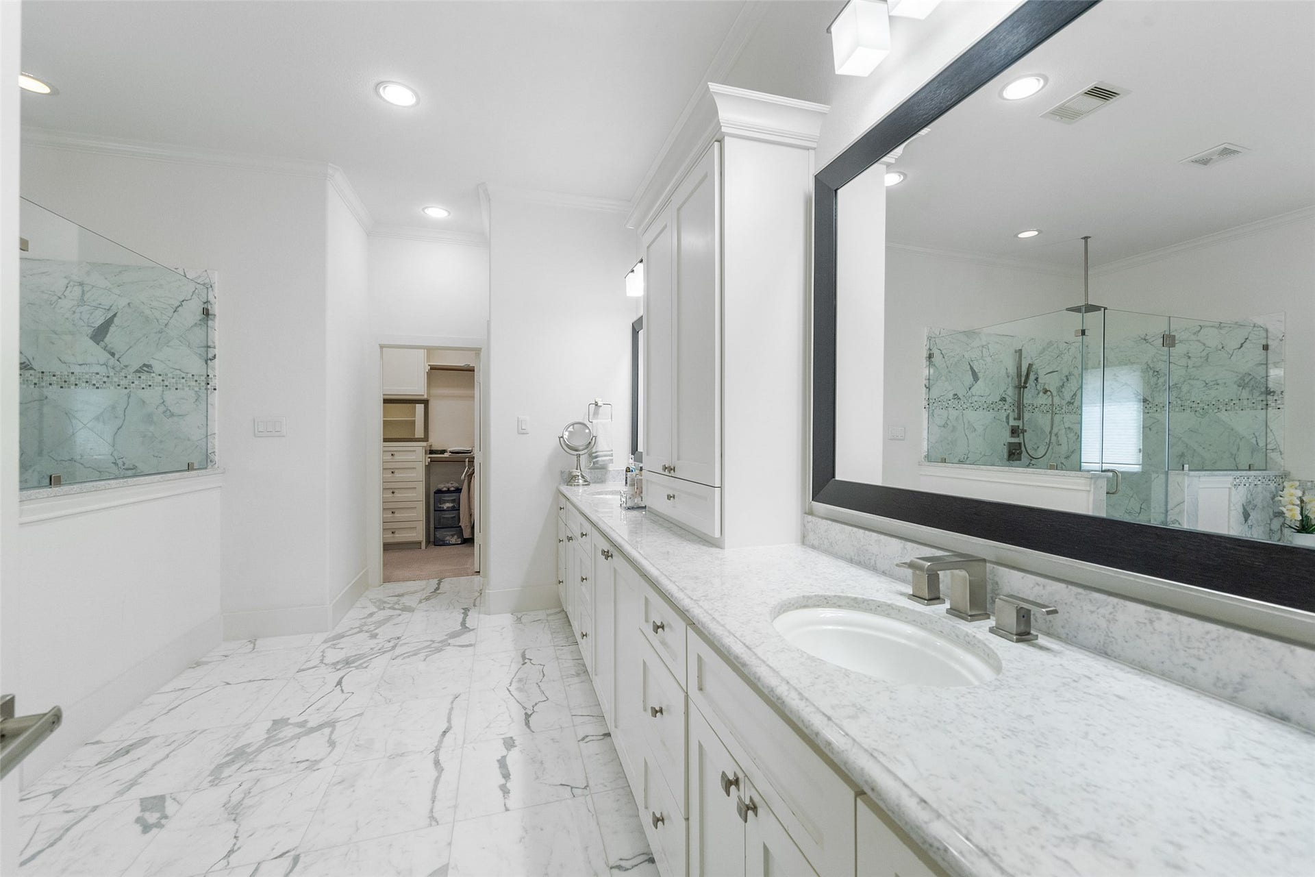 18 Secluded Trail, The Woodlands, TX 77380 18 Secluded Trail, The Woodlands, TX 77380