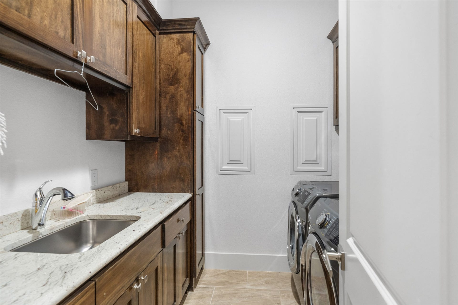 18 Secluded Trail, The Woodlands, TX 77380 18 Secluded Trail, The Woodlands, TX 77380