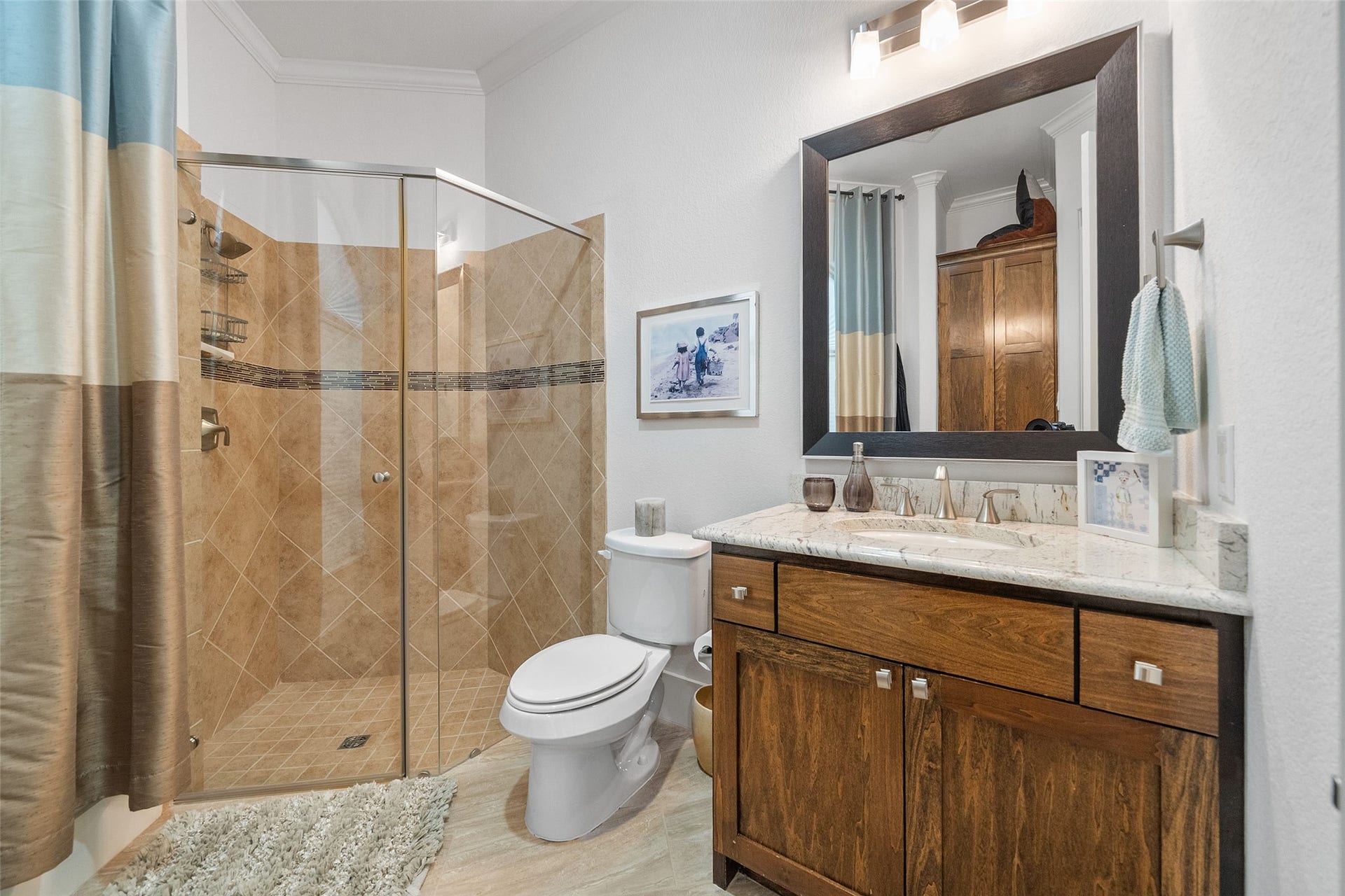 18 Secluded Trail, The Woodlands, TX 77380 EN-SUITE ON FIRST LEVEL