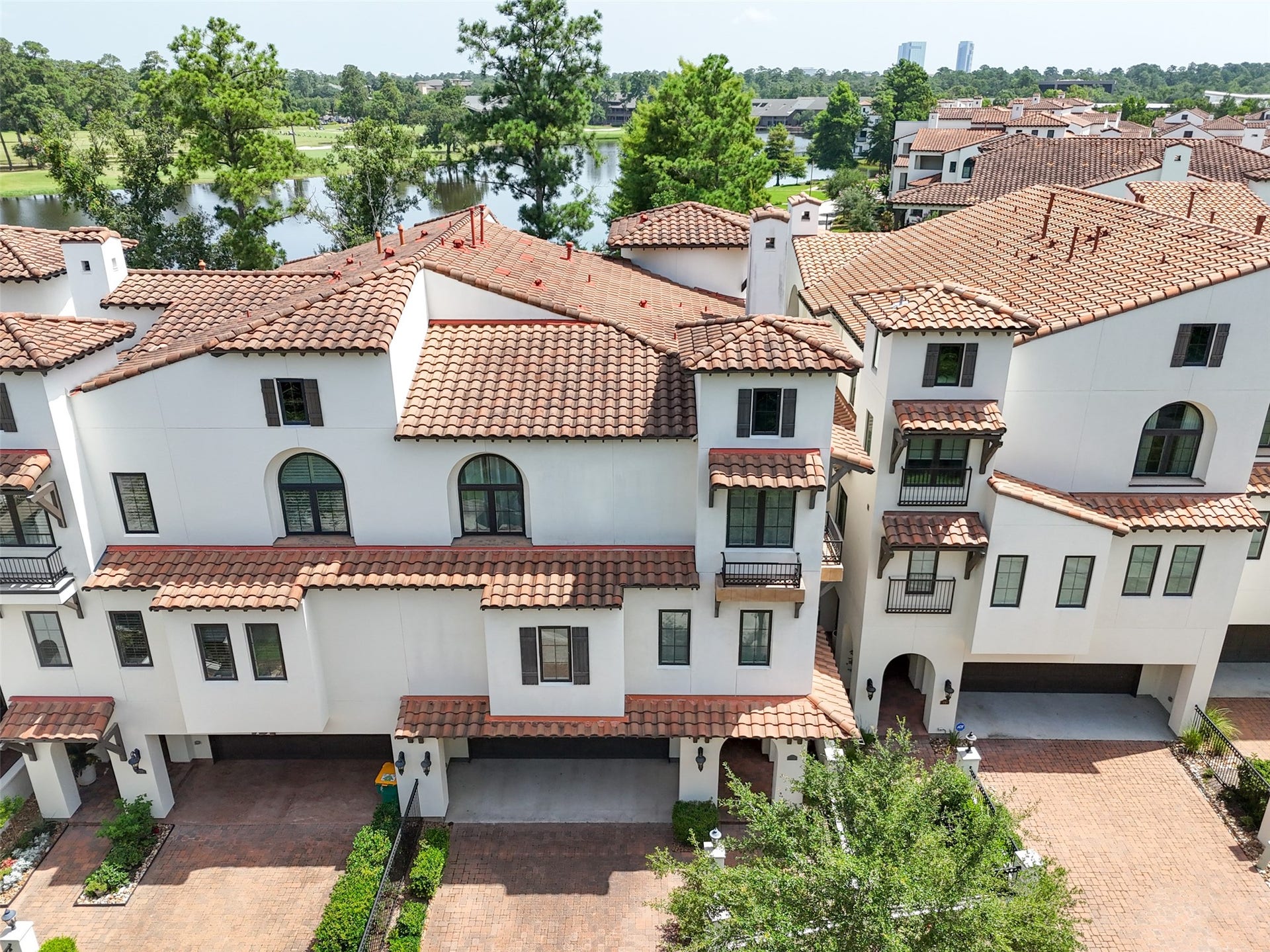 18 Secluded Trail, The Woodlands, TX 77380 18 Secluded Trail, The Woodlands, TX 77380