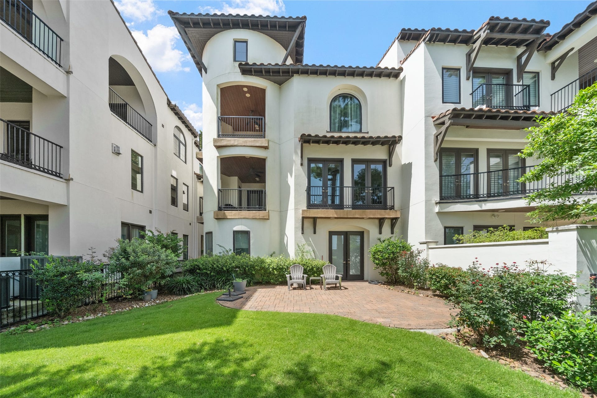 18 Secluded Trail, The Woodlands, TX 77380 18 Secluded Trail, The Woodlands, TX 77380