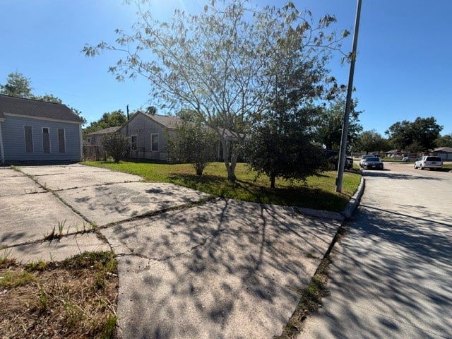 5714 Groveton Street, Houston, TX 77033 5714 Groveton Street, Houston, TX 77033