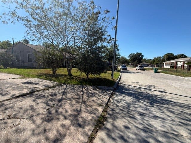 5714 Groveton Street, Houston, TX 77033 5714 Groveton Street, Houston, TX 77033