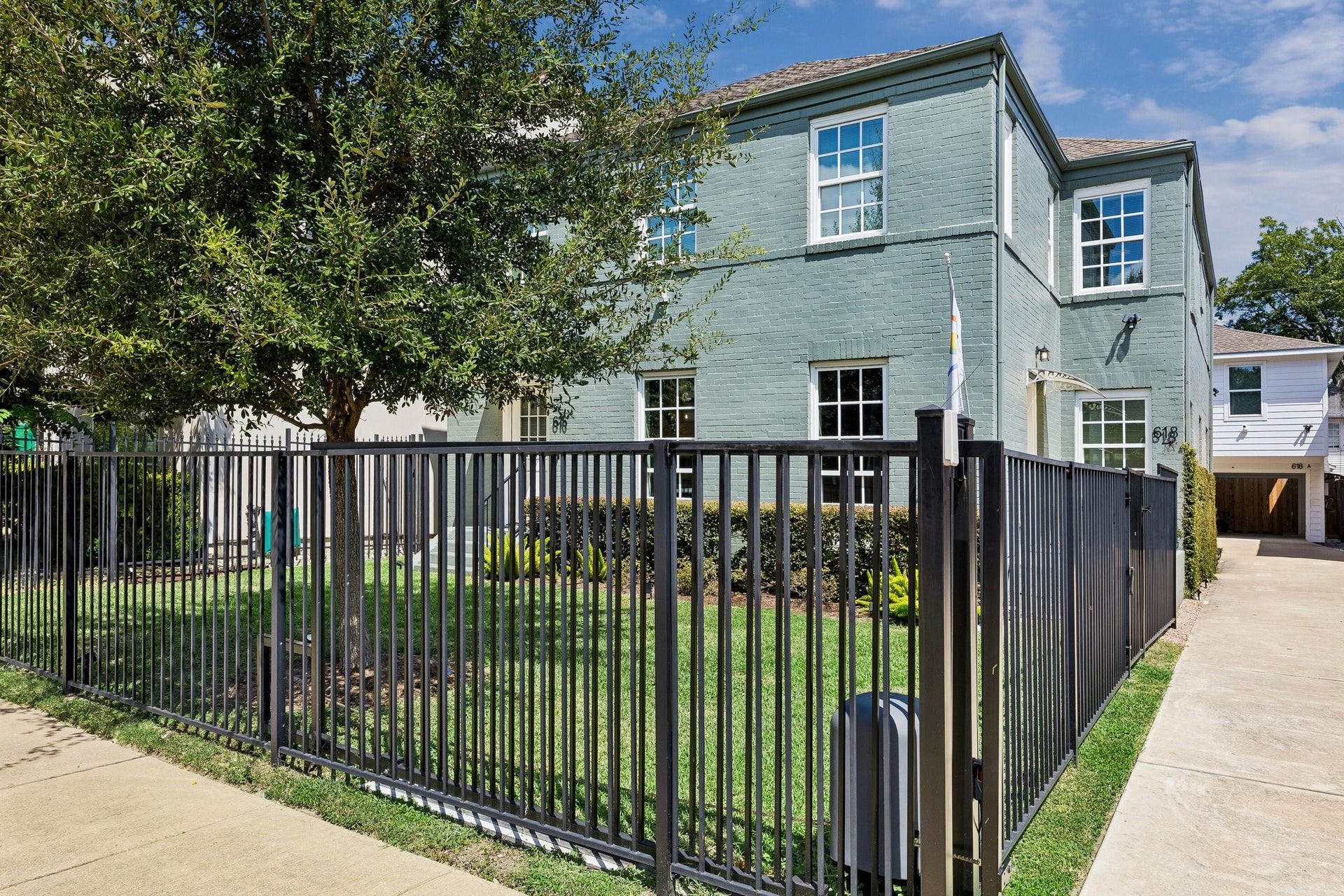 The property comes completely furnished and includes Fourteen bedrooms , Five bathrooms and Two half bathrooms.