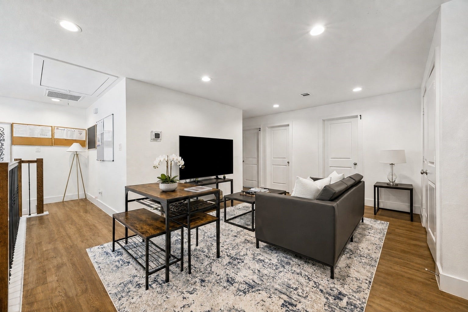 Second floor garage unit with expansive living area