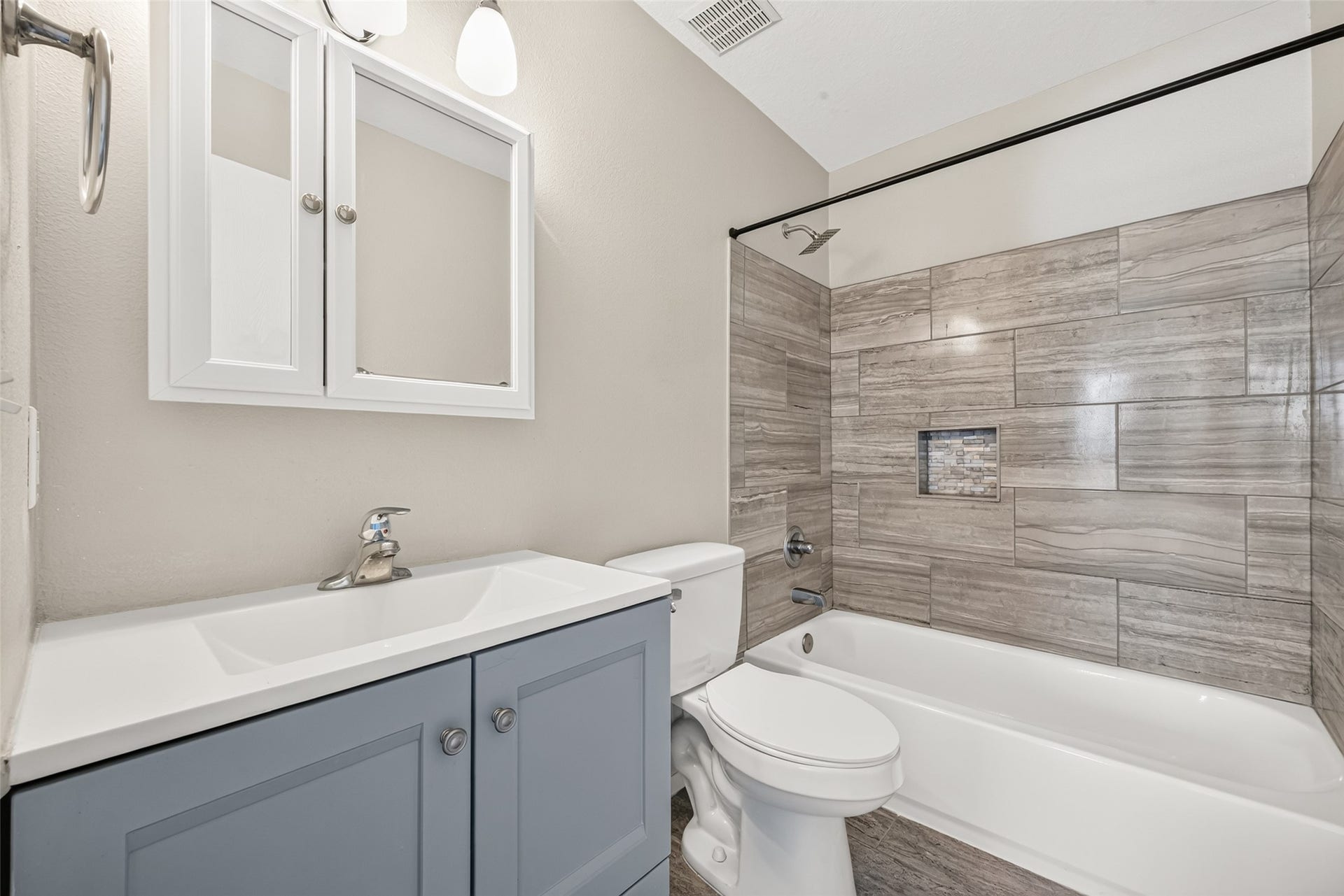 3203 Becker Glen Street, Fresno, TX 77545 Primary bathroom features a tub/shower combo