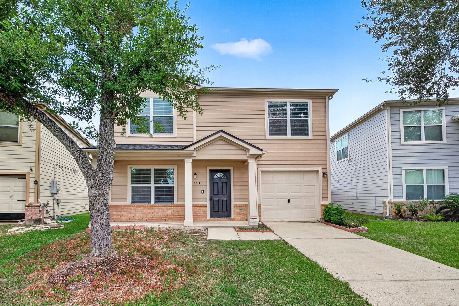 3203 Becker Glen Street, Fresno, TX 77545 Welcome home to 3202 Becker Glen St!