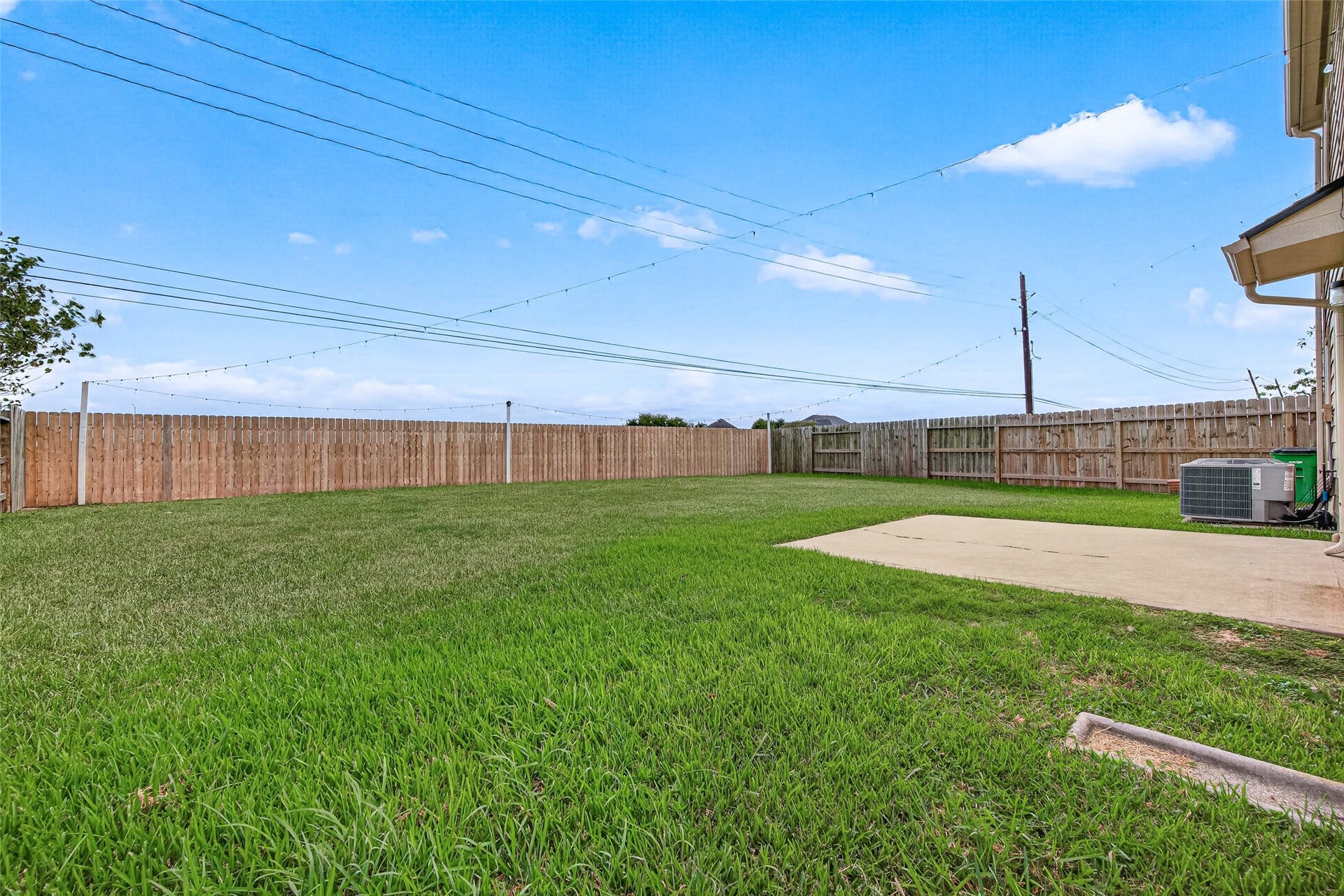 3203 Becker Glen Street, Fresno, TX 77545 This backyard features lots of space and is located in front a large pond and offers complete privacy with no back neighbors!