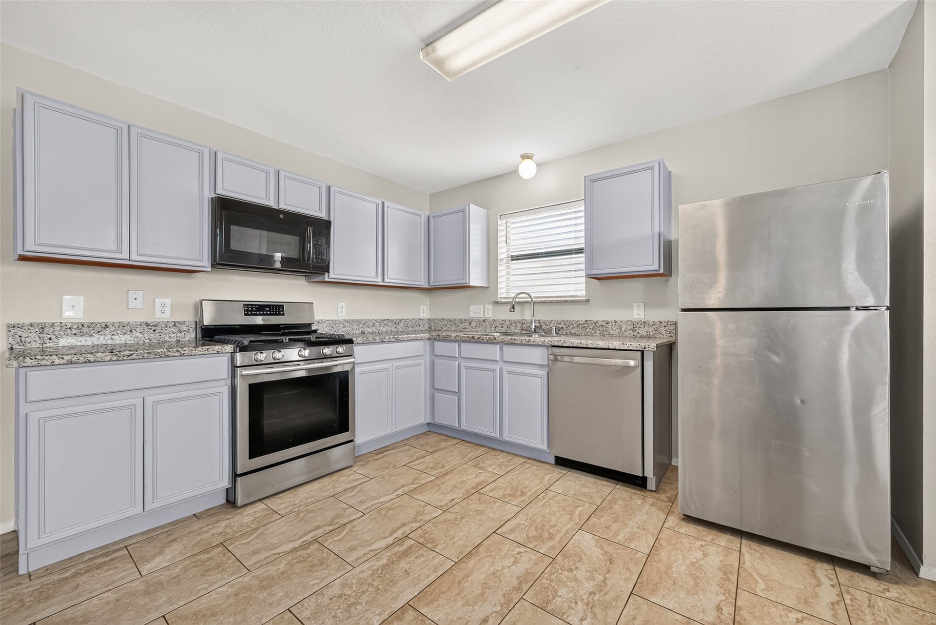3203 Becker Glen Street, Fresno, TX 77545 Kitchen