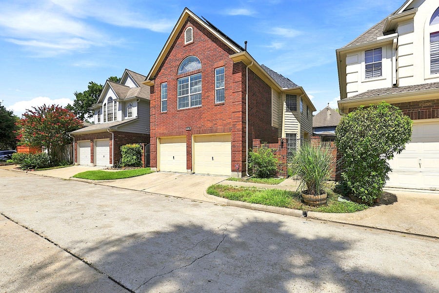 Property photo for 5842 Cinnamon Creek Circle, Houston, TX