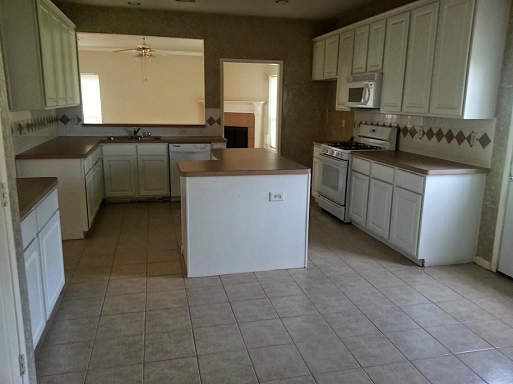 2402 Sparrow Branch Court, Sugar Land, TX 77479 2402 Sparrow Branch Court, Sugar Land, TX 77479