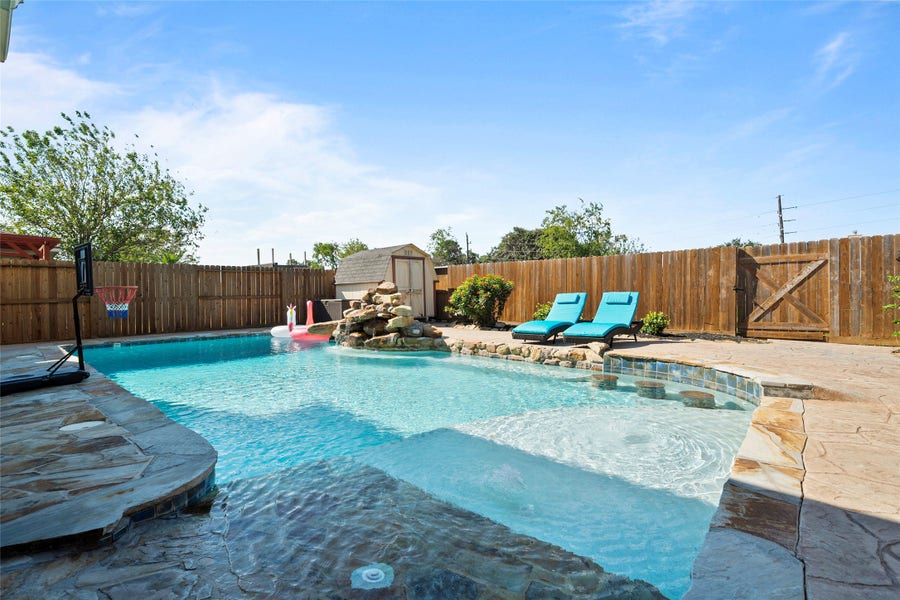 Property photo for 507 Northvalley Drive, Houston, TX