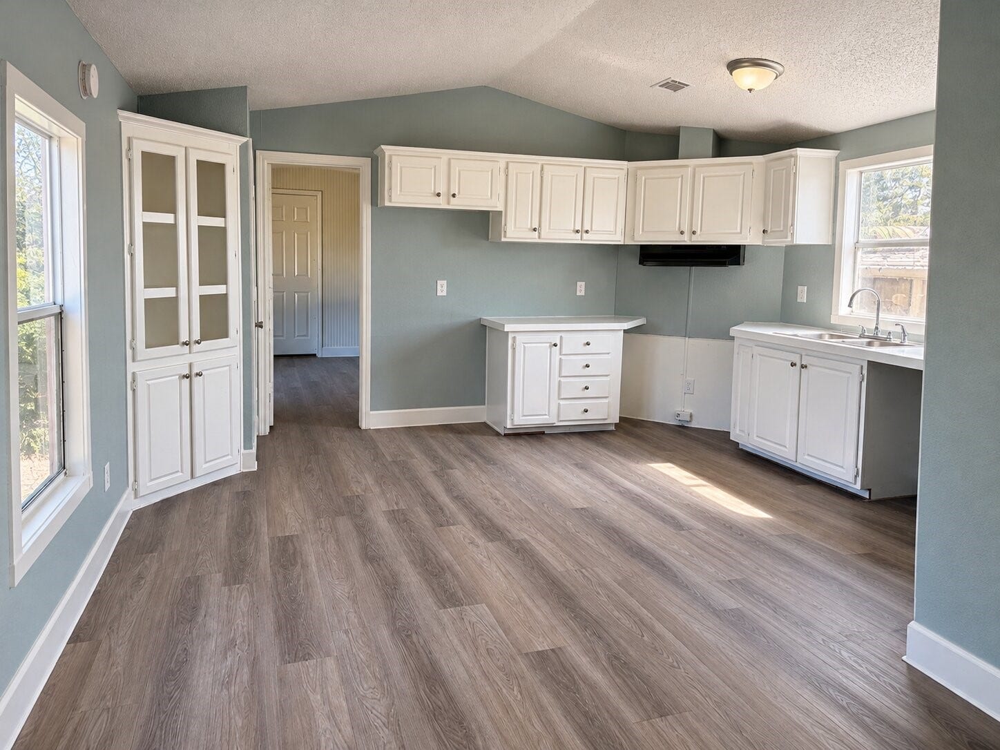 28306 Fox Wood Dr Unit A/B Drive, Pinehurst, TX 77362 Kitchen + breakfast room