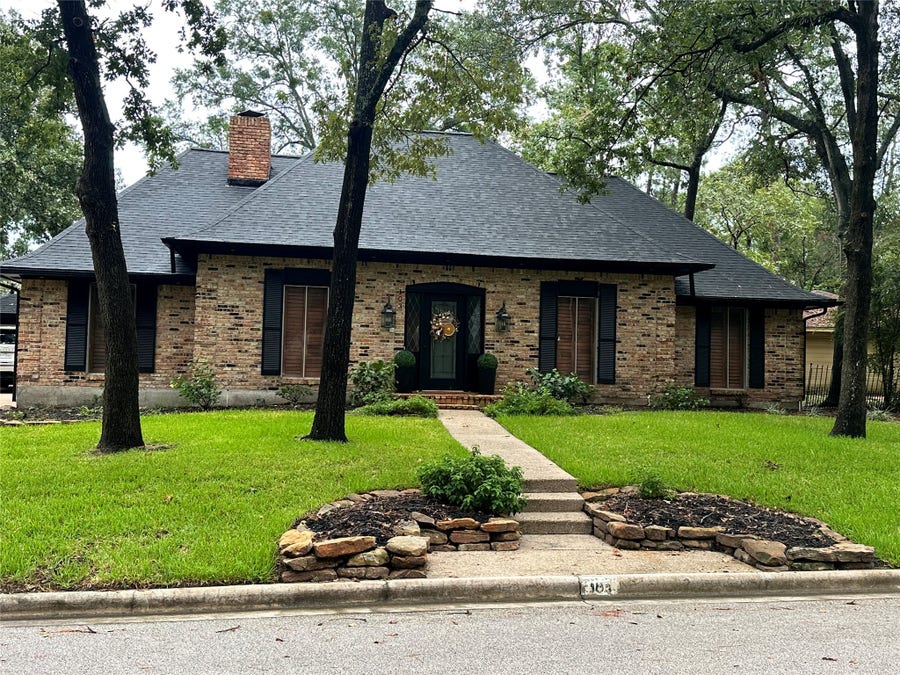Property photo for 103 Wroxton Dr Drive, Conroe, TX
