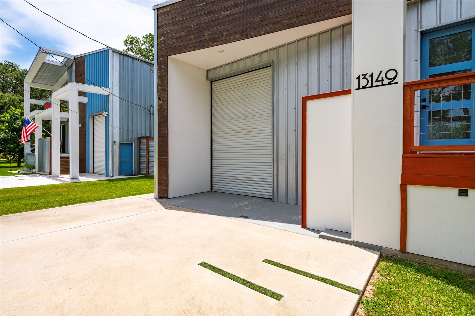 13149 W 6th Street, Santa Fe, TX 77510 12' automatic RV garage door; pass thru garage with additional door on the back of the home.