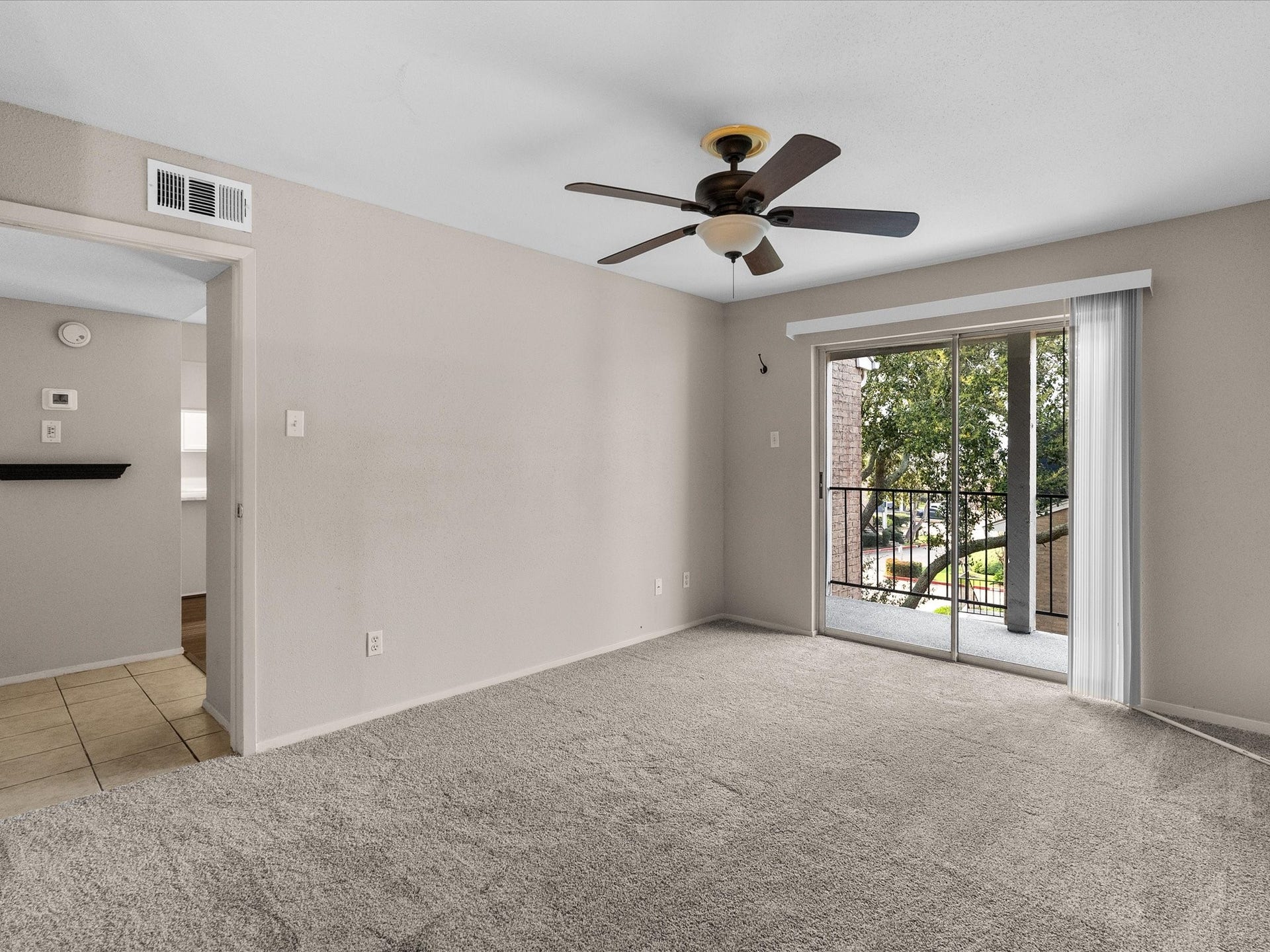 18519 Egret Bay Boulevard, #1802, Webster, TX 77058 Primary bedroom.