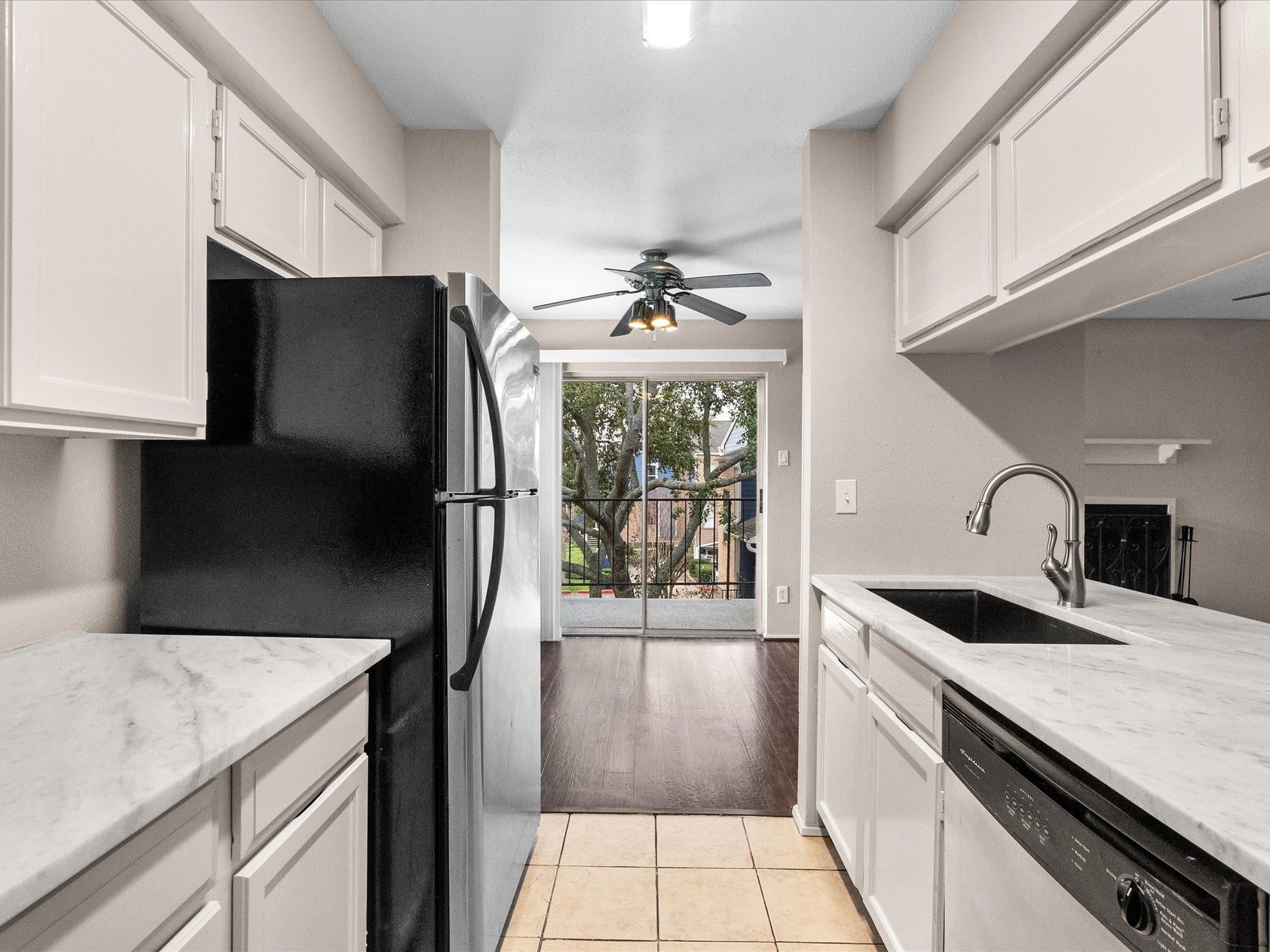 18519 Egret Bay Boulevard, #1802, Webster, TX 77058 Kitchen.