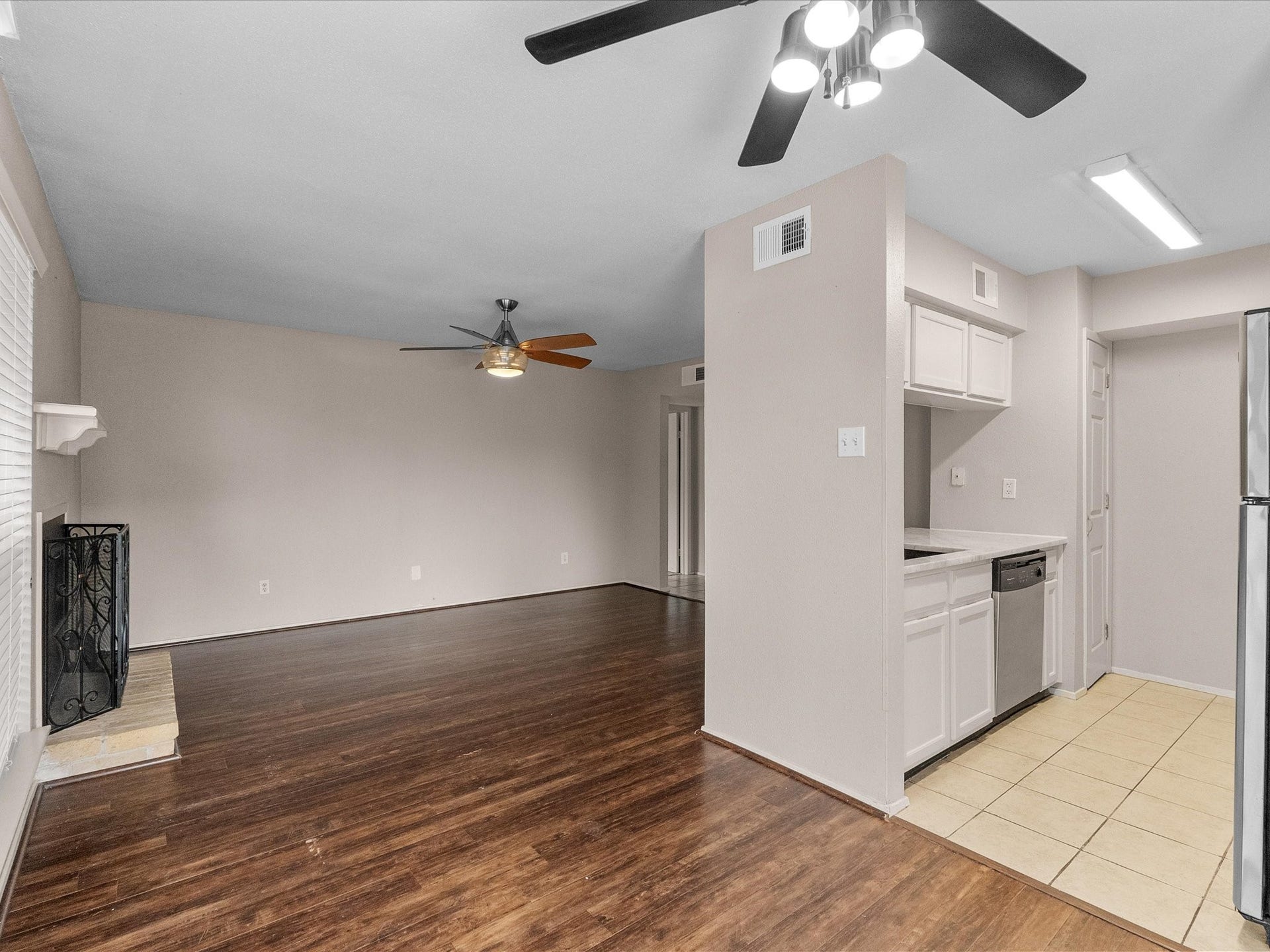 18519 Egret Bay Boulevard, #1802, Webster, TX 77058 Updated floors, counter tops, light fixtures.
