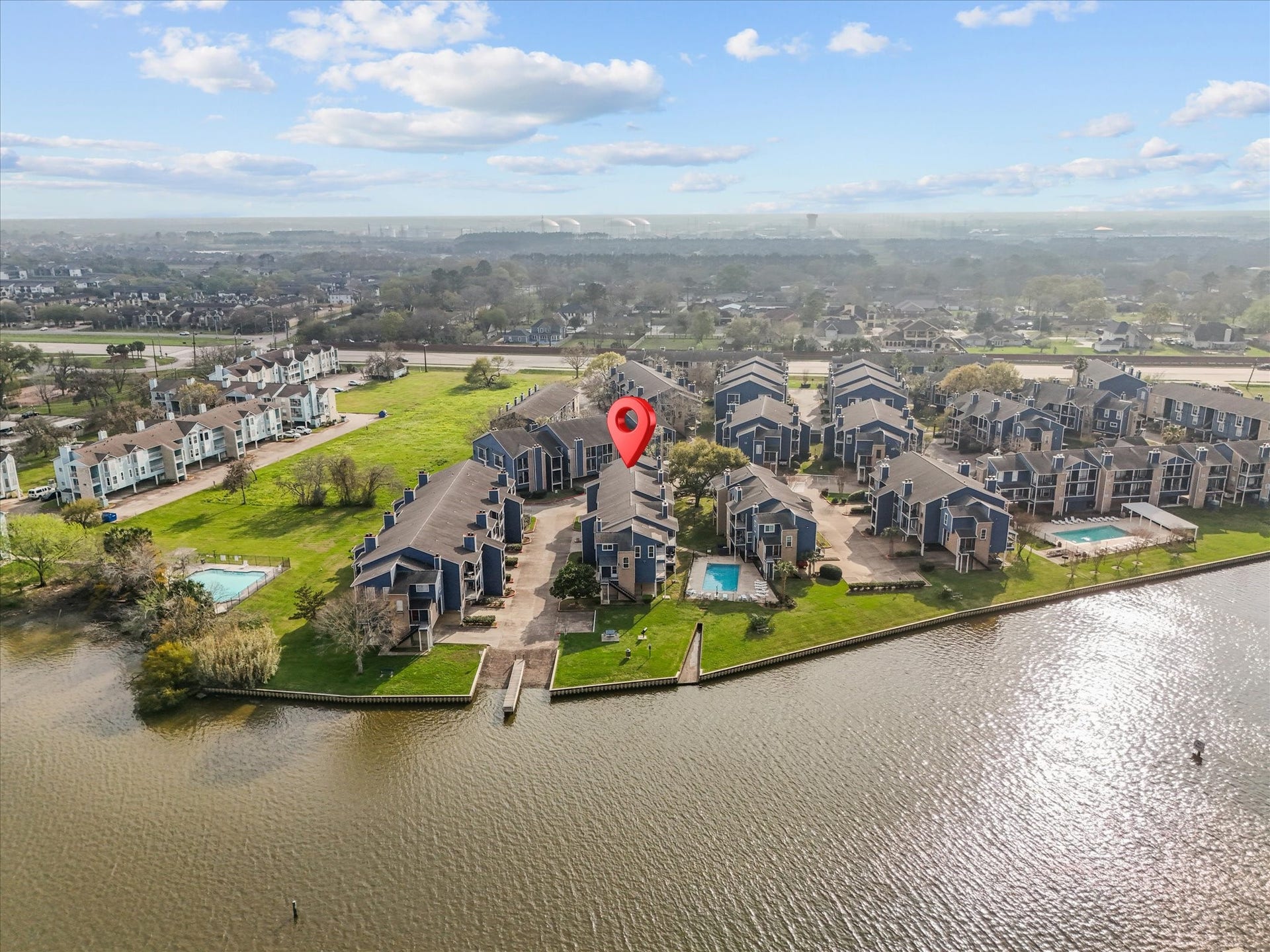 18519 Egret Bay Boulevard, #1802, Webster, TX 77058 What a great location to live, near shopping, restaurants and water activities.