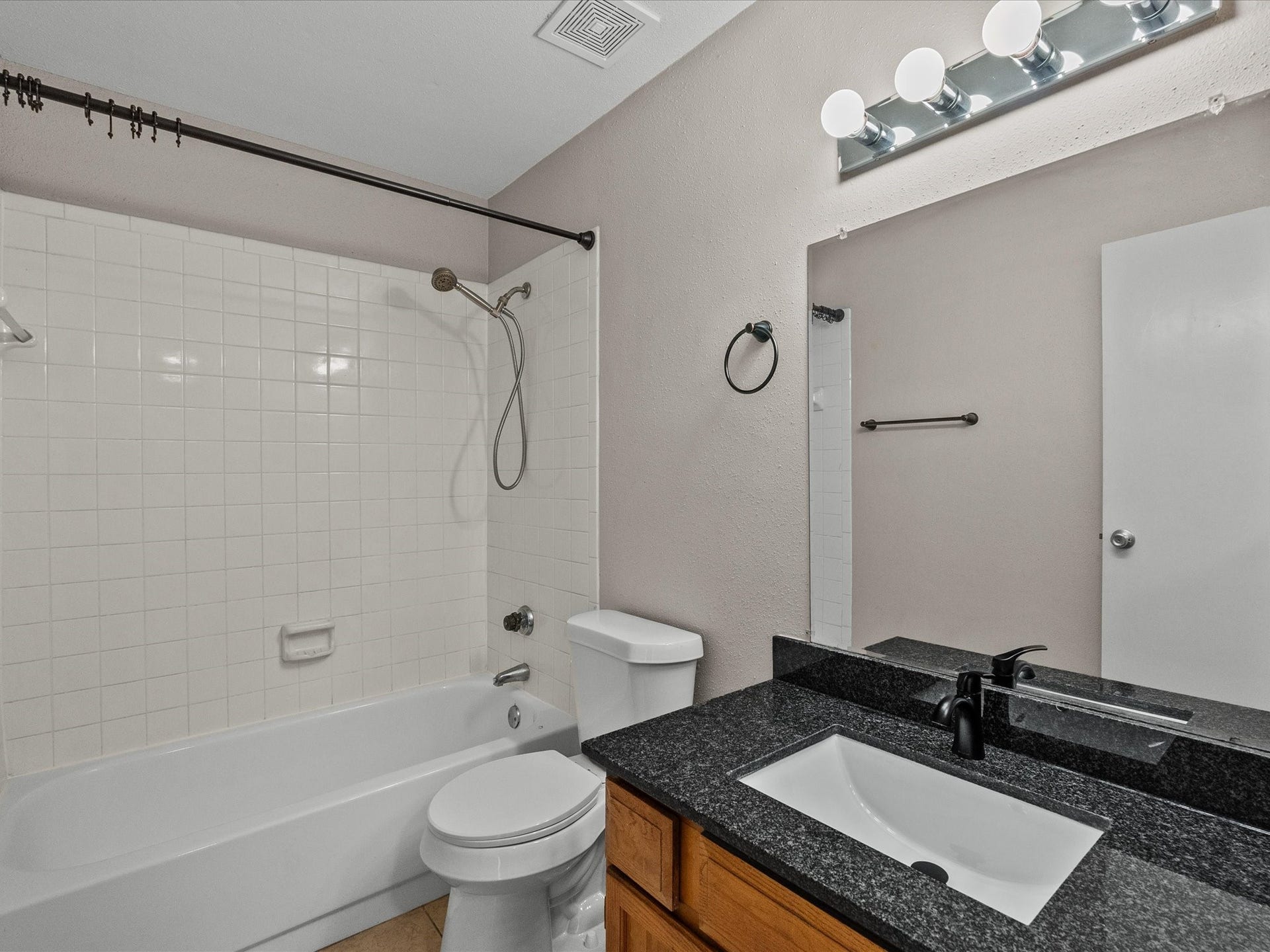 18519 Egret Bay Boulevard, #1802, Webster, TX 77058 Secondary bathroom clean updated.