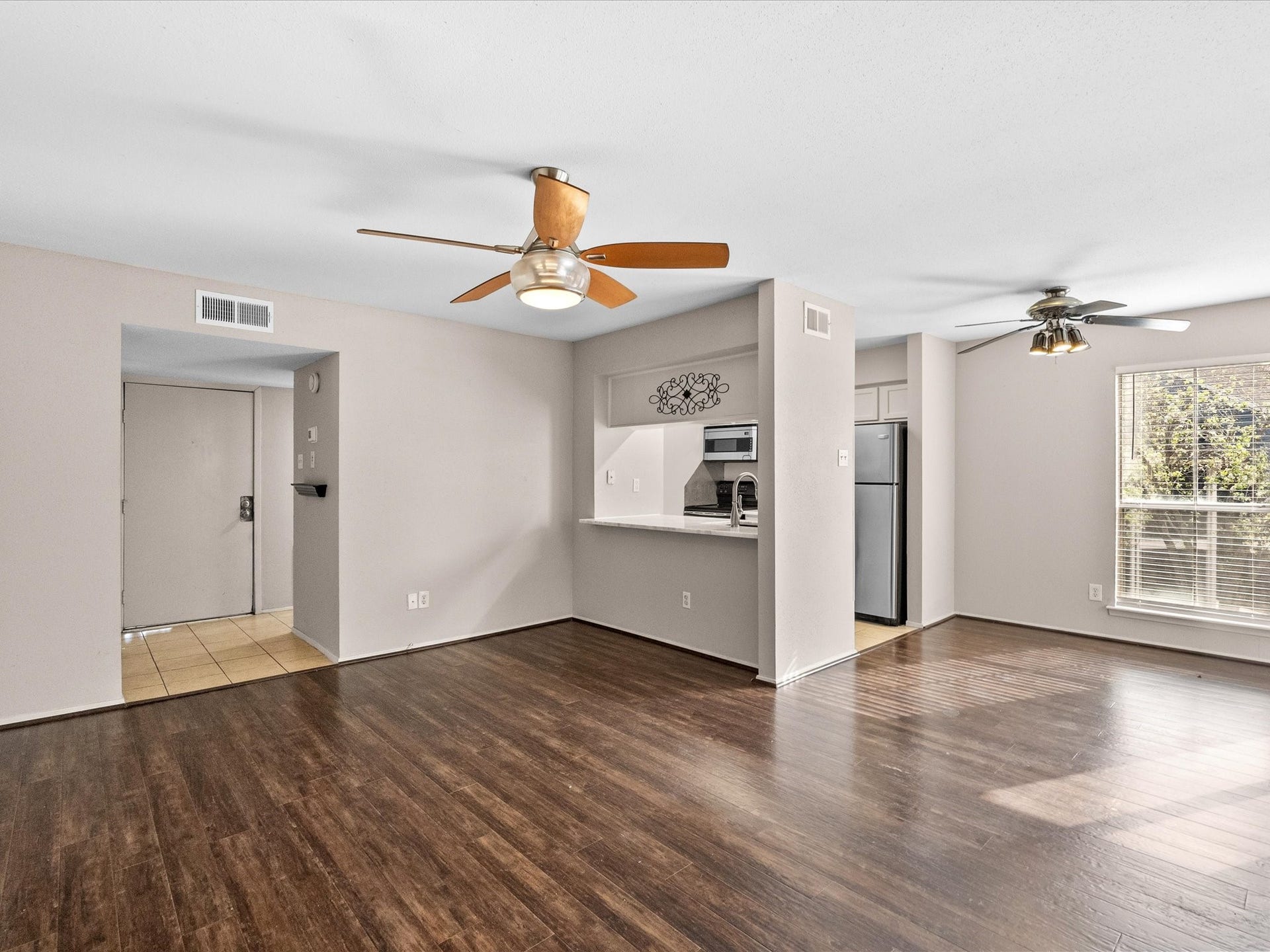 18519 Egret Bay Boulevard, #1802, Webster, TX 77058 Great open concept.