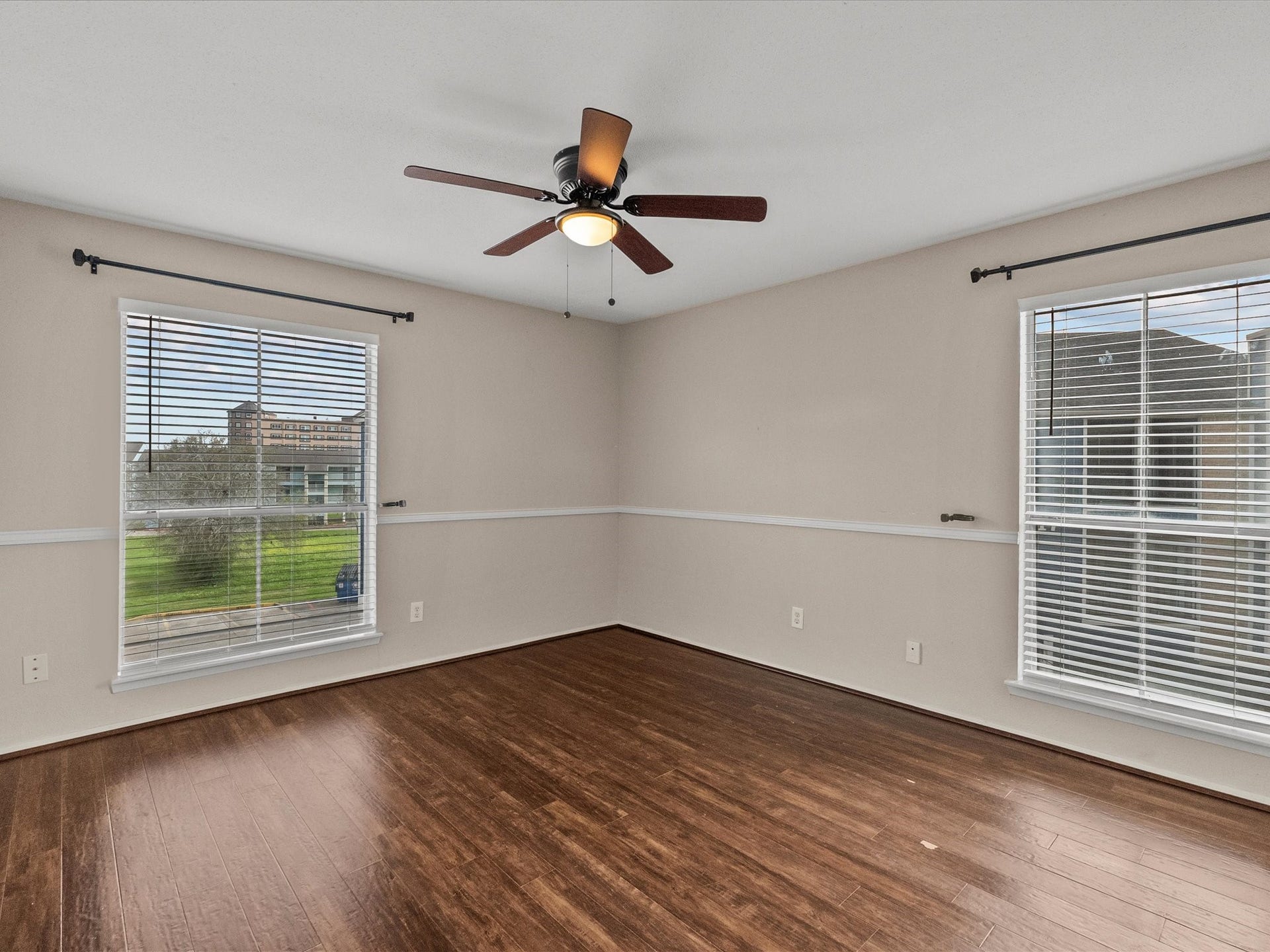18519 Egret Bay Boulevard, #1802, Webster, TX 77058 Secondary bedroom features engineered wood floors. Plenty of natural light.