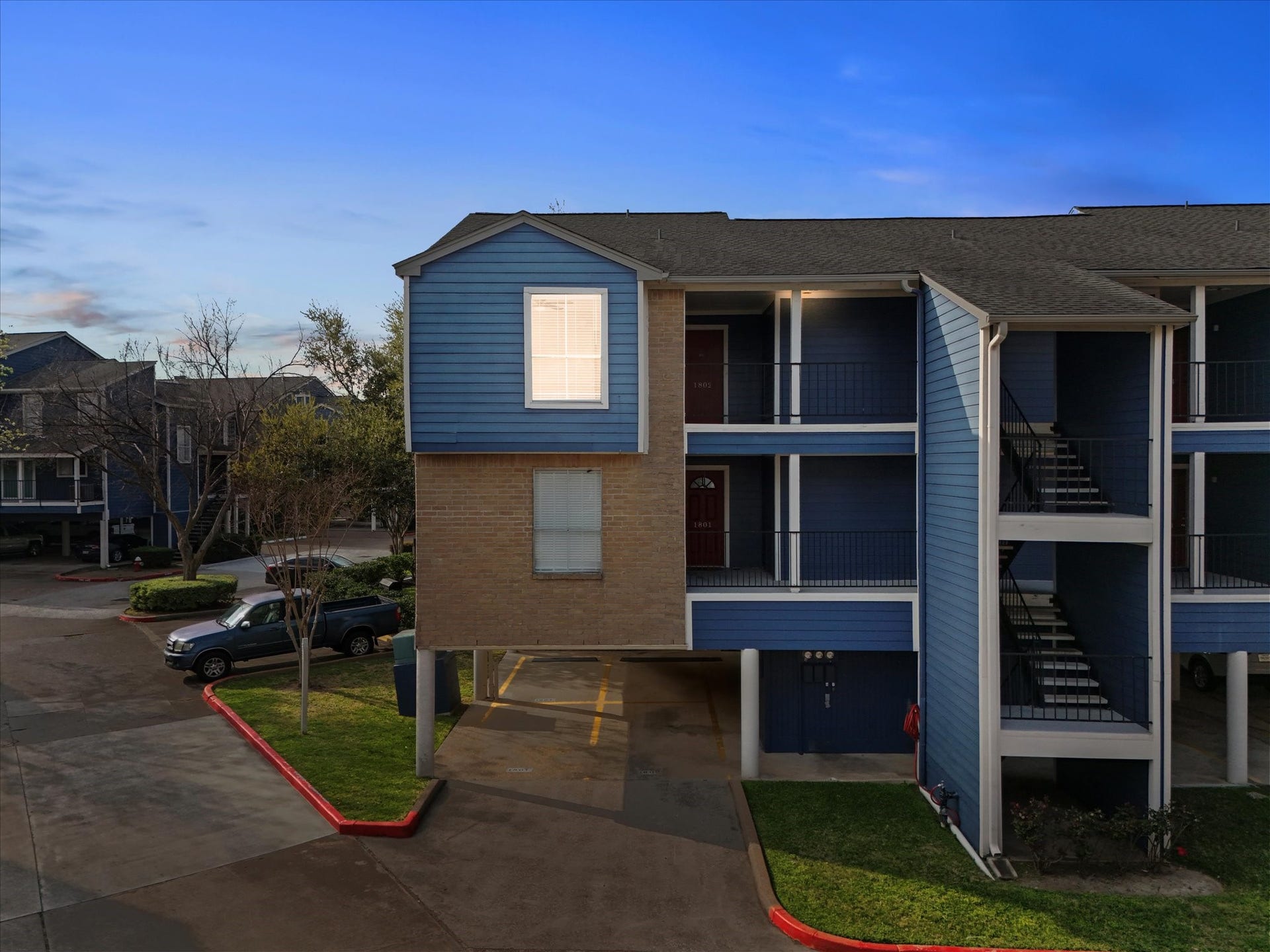 18519 Egret Bay Boulevard, #1802, Webster, TX 77058 Welcome to 18519 Egret Bay Blvd! Beautiful two-bedroom condominium, located on the corner second floor.