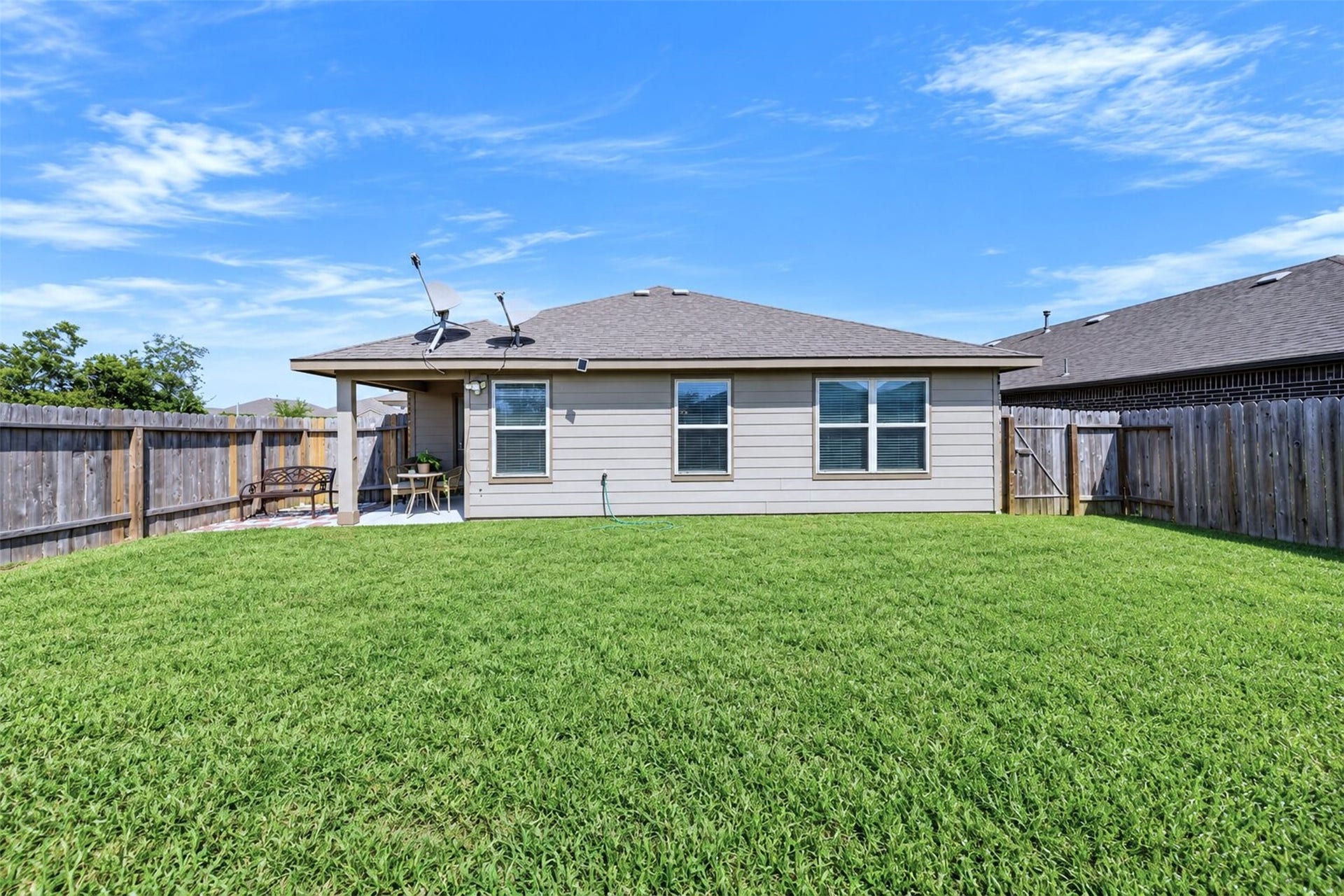 702 Green Clover Lane, Rosharon, TX 77583 702 Green Clover Lane, Rosharon, TX 77583