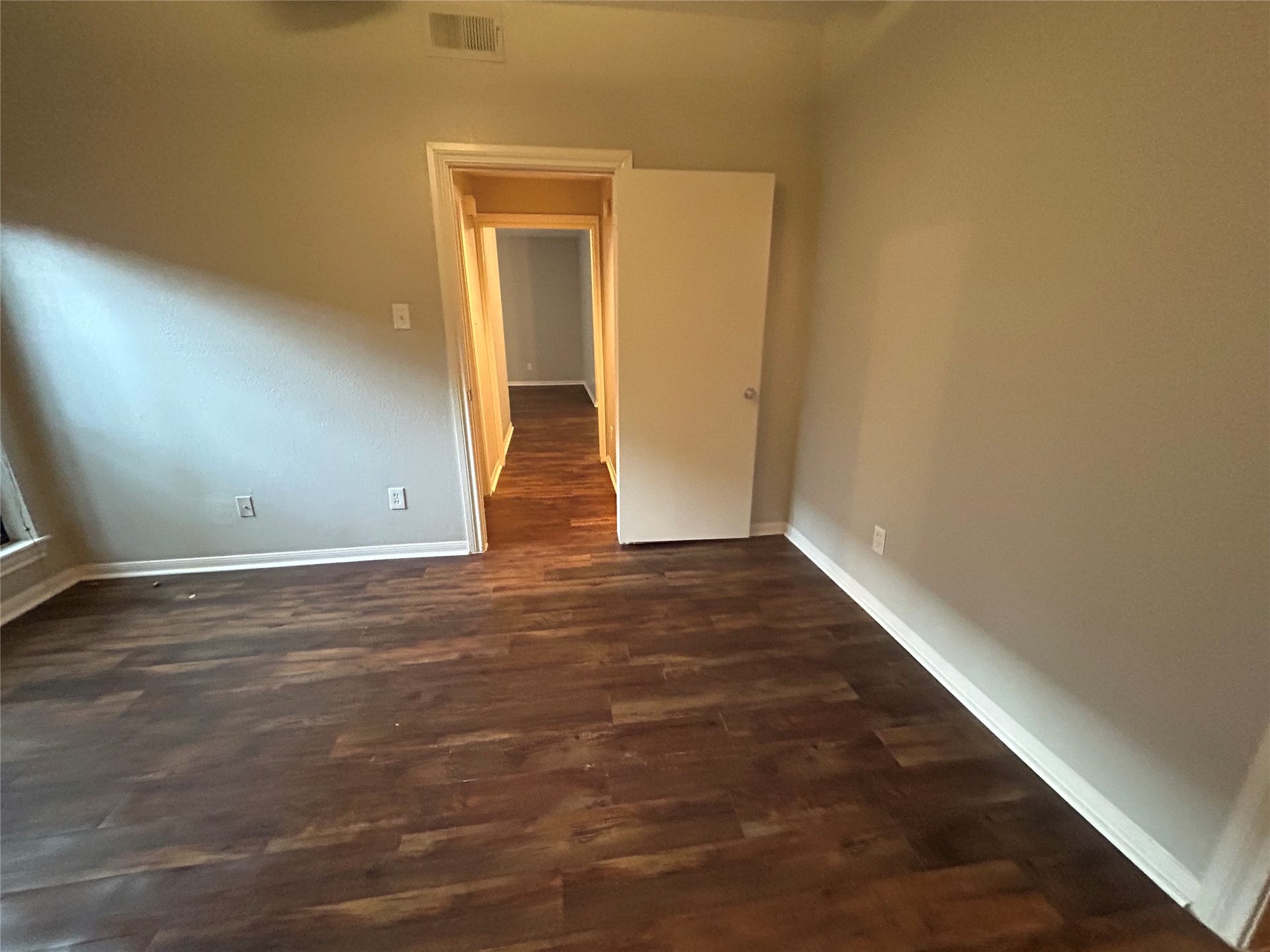 Primary to hallway