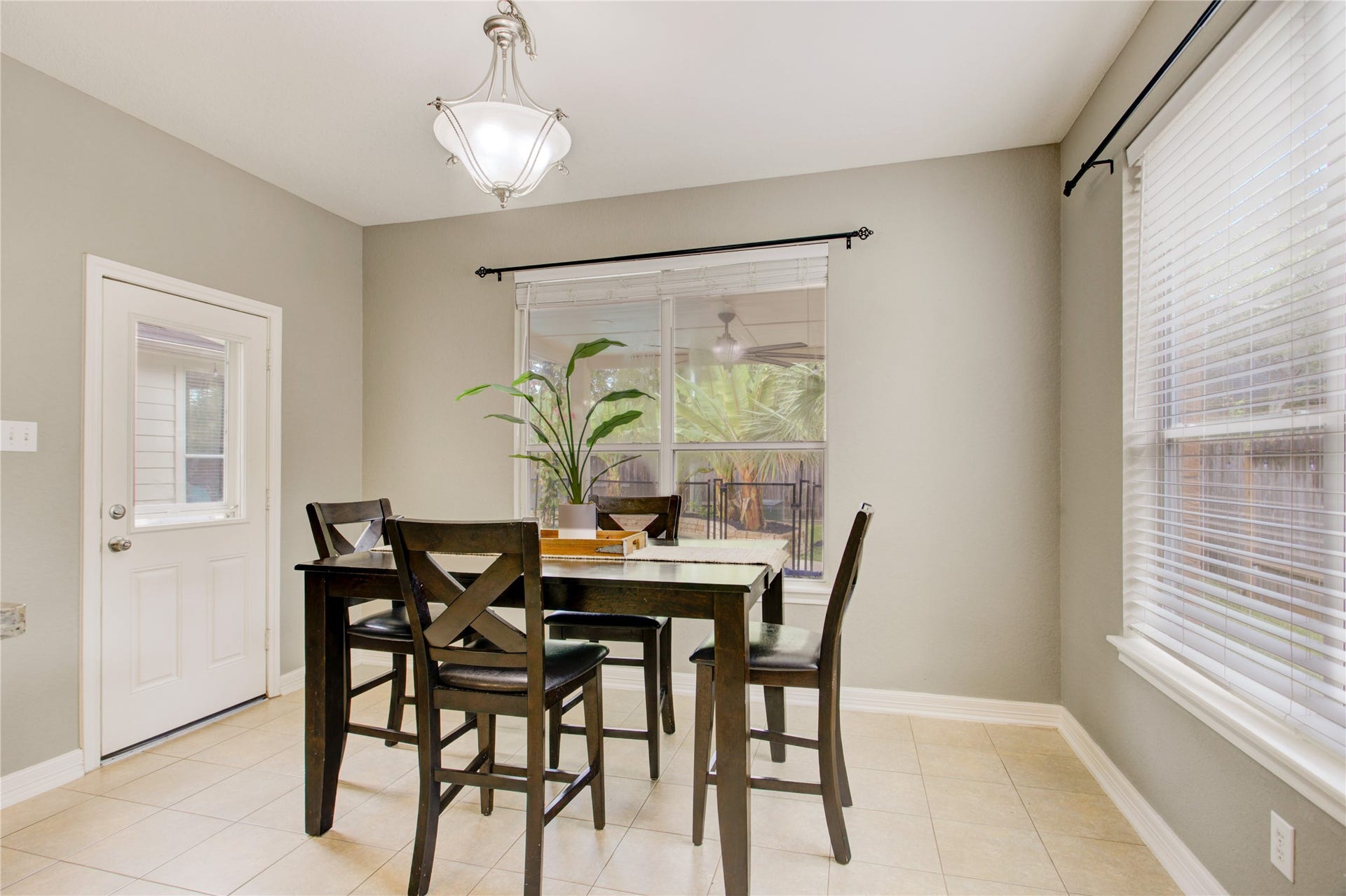 3503 Kent Knoll, Missouri City, TX 77459 Breakfast area