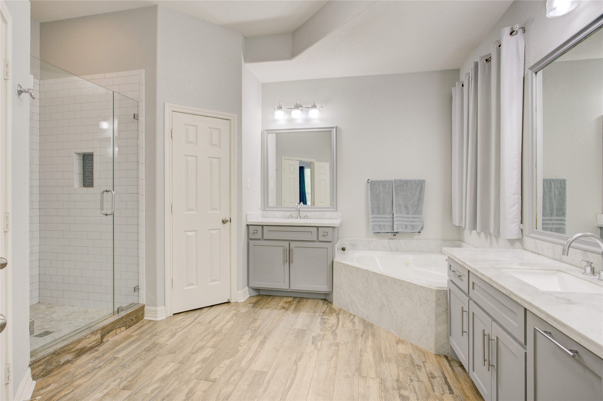 3503 Kent Knoll, Missouri City, TX 77459 Primary bath