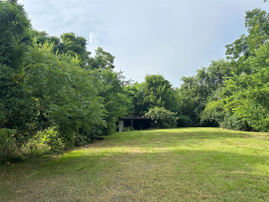 Property photo for 1102 N Battlebell Road, Highlands, TX