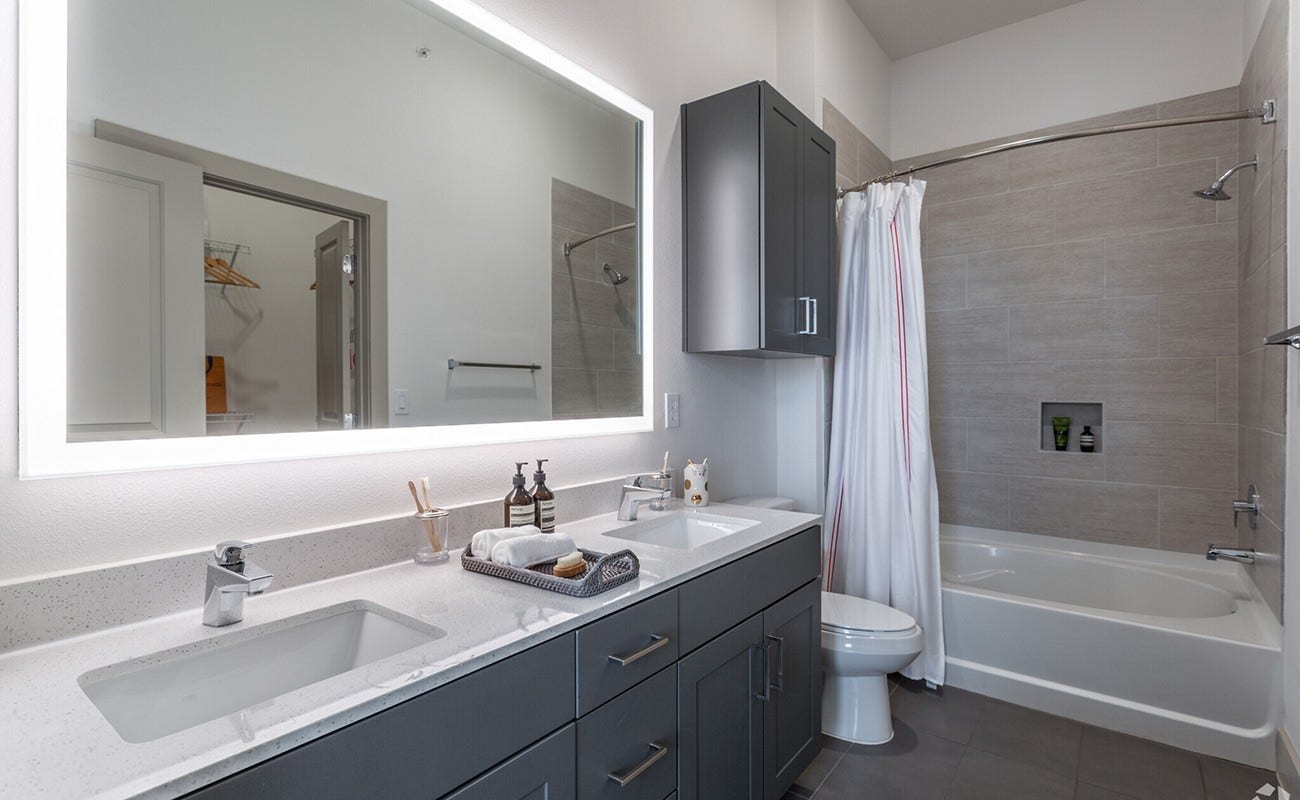 180 Malone Street, #2203, Houston, TX 77007 A beautiful balance of style and everyday comfort. Dual vanities, a spacious illuminated mirror, contemporary cabinetry, and a beautifully tiled bath surround bring a touch of understated luxury to your daily routine.