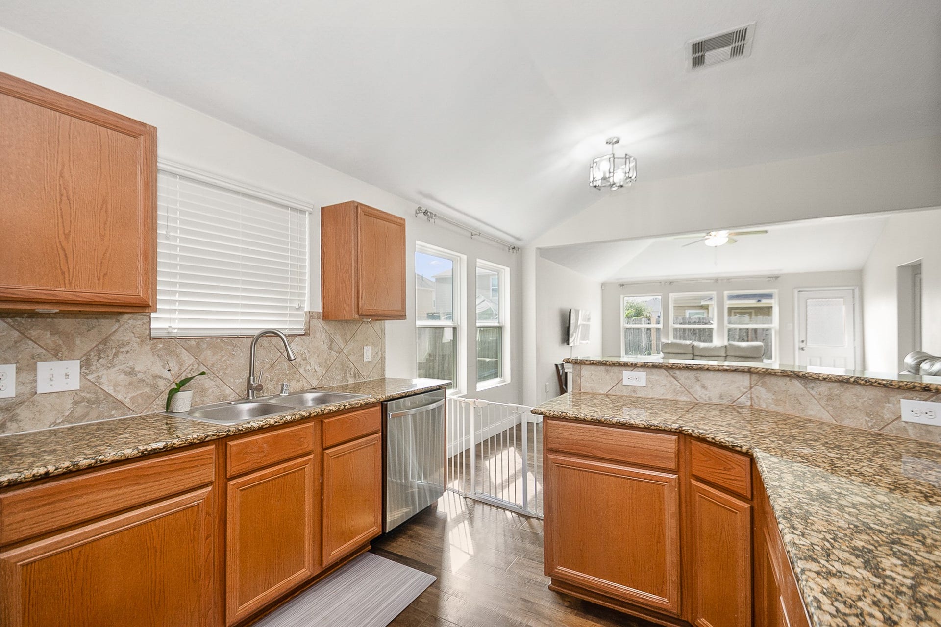 12510 Greencanyon Drive, Houston, TX 77044 12510 Greencanyon Drive, Houston, TX 77044