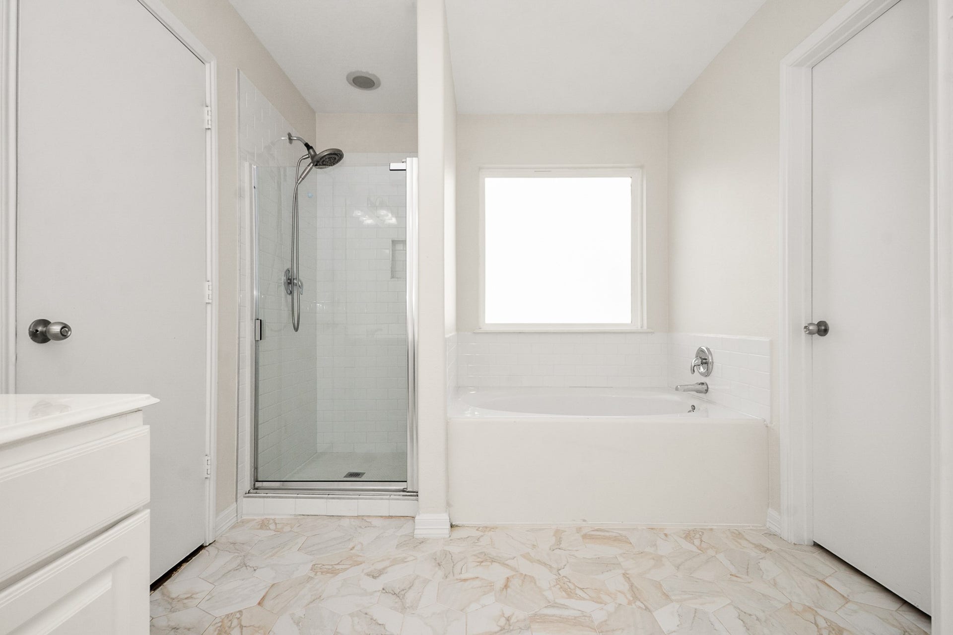 12510 Greencanyon Drive, Houston, TX 77044 Primary Bathroom