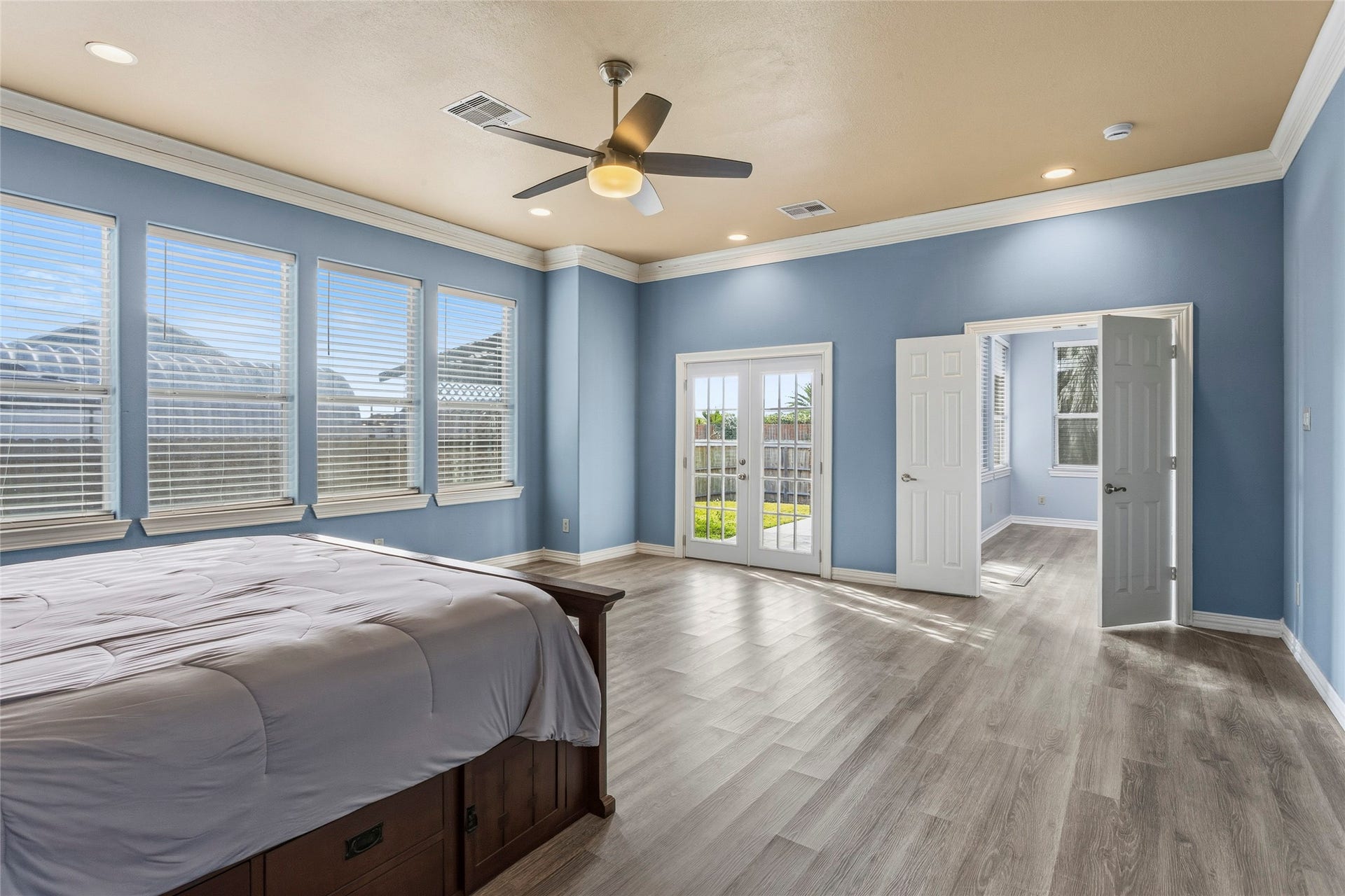 2535 Broadway Street, San Leon, TX 77539 2535 Broadway Street, San Leon, TX 77539