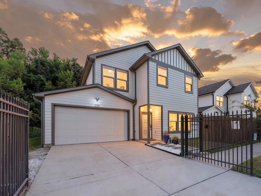 Property photo for 209 Blueberry Street, Houston, TX
