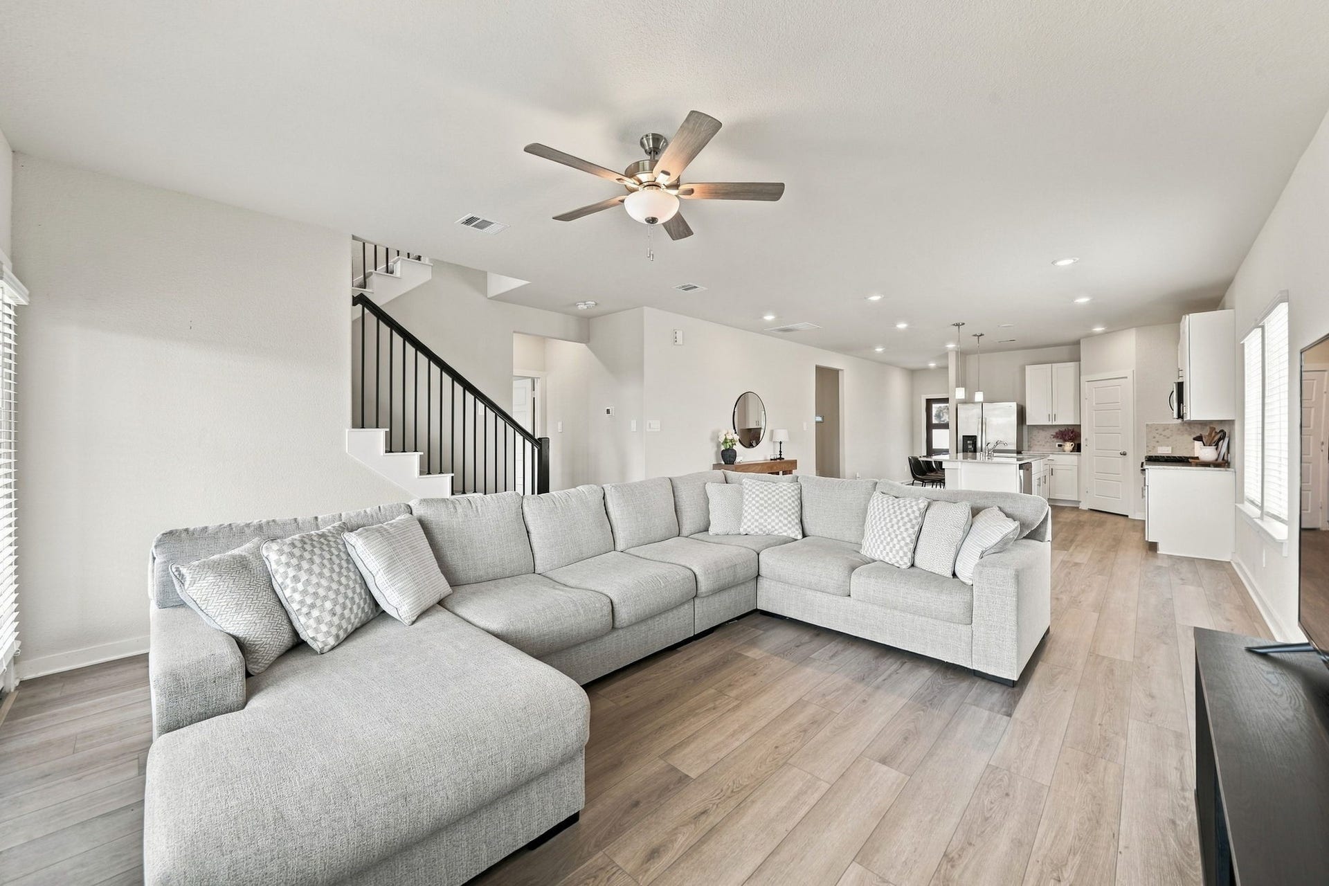18618 Austin Ridge Drive, Crosby, TX 77532 Open floor plan