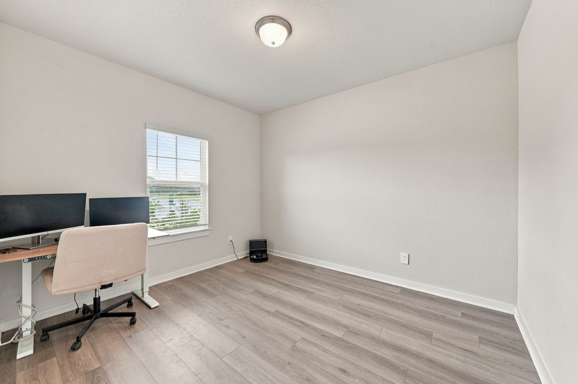 18618 Austin Ridge Drive, Crosby, TX 77532 Office/ Study