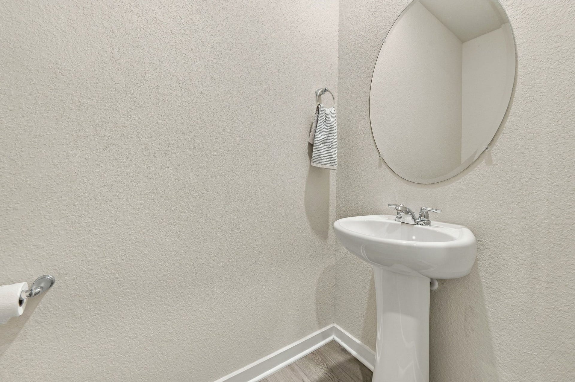18618 Austin Ridge Drive, Crosby, TX 77532 Half Bath