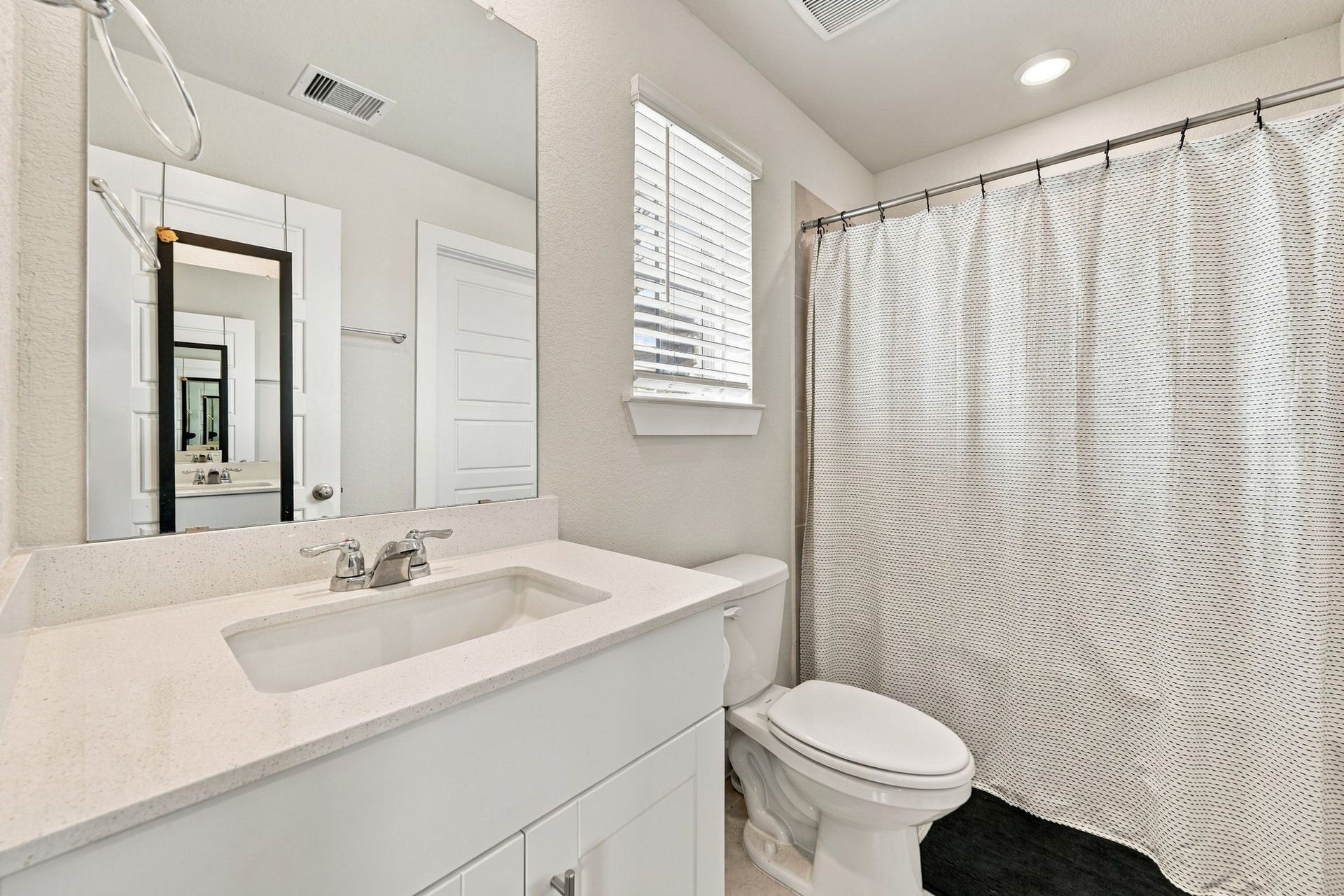 18618 Austin Ridge Drive, Crosby, TX 77532 Bathroom