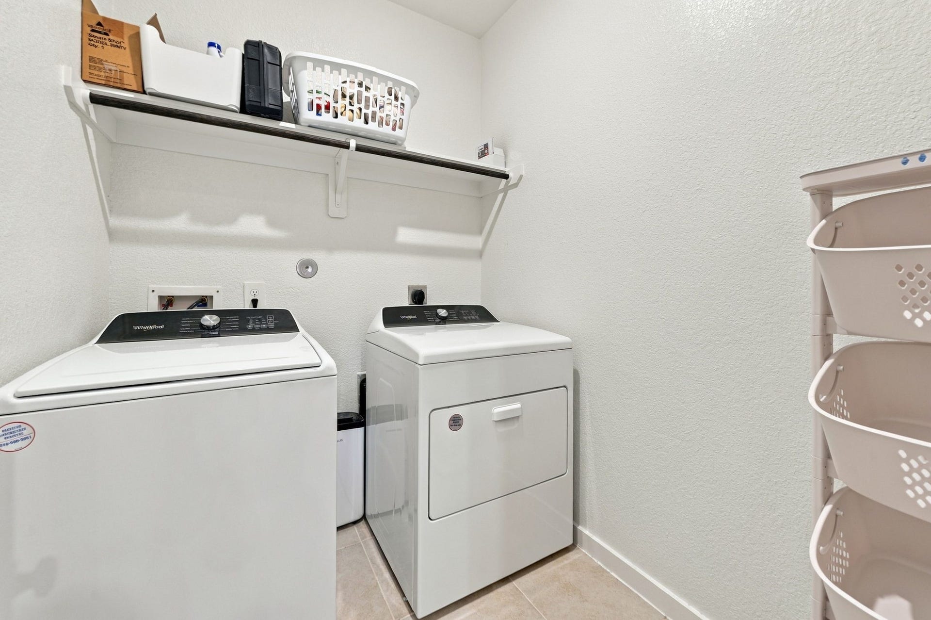 18618 Austin Ridge Drive, Crosby, TX 77532 Laundry Room