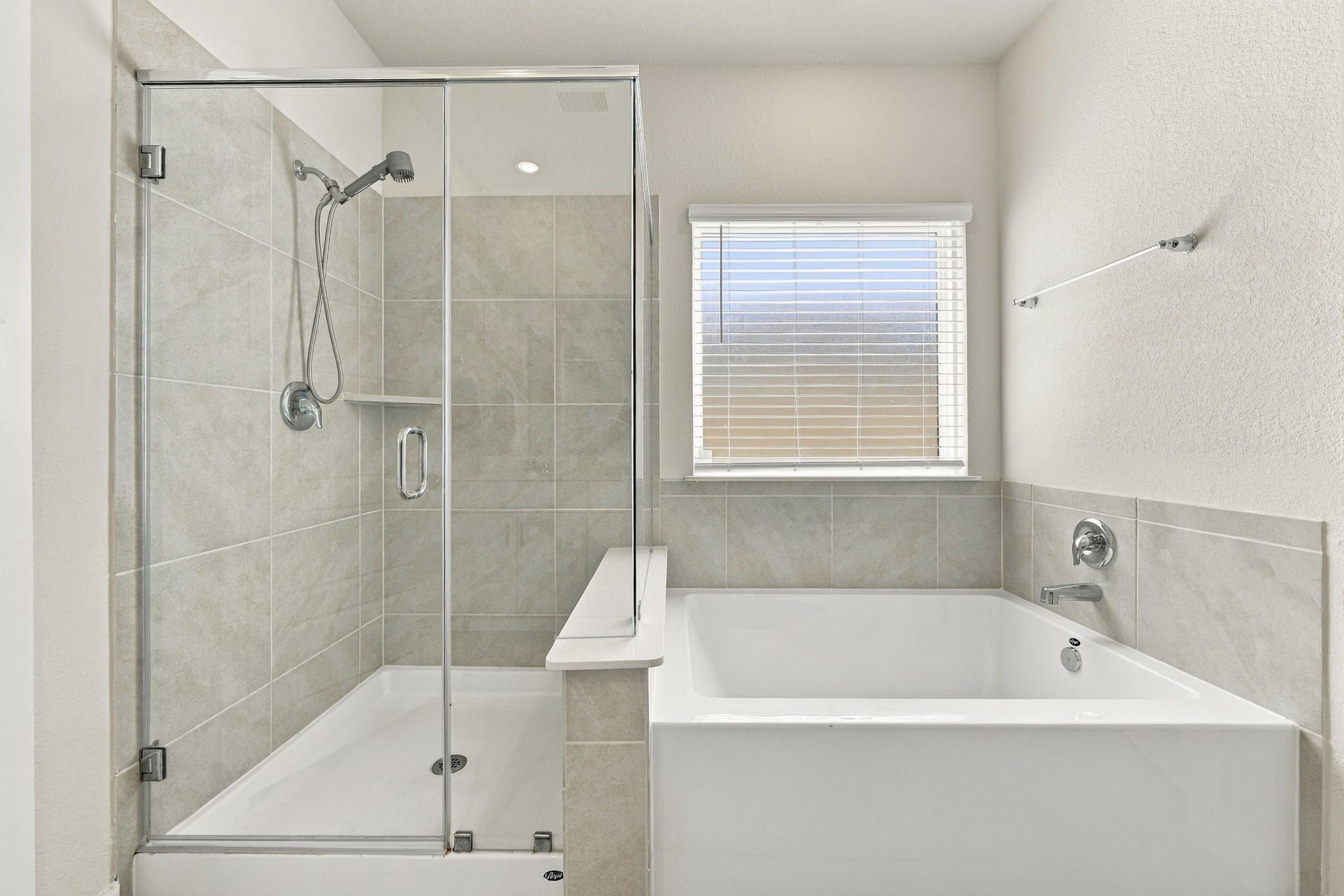 18618 Austin Ridge Drive, Crosby, TX 77532 Primary Bath