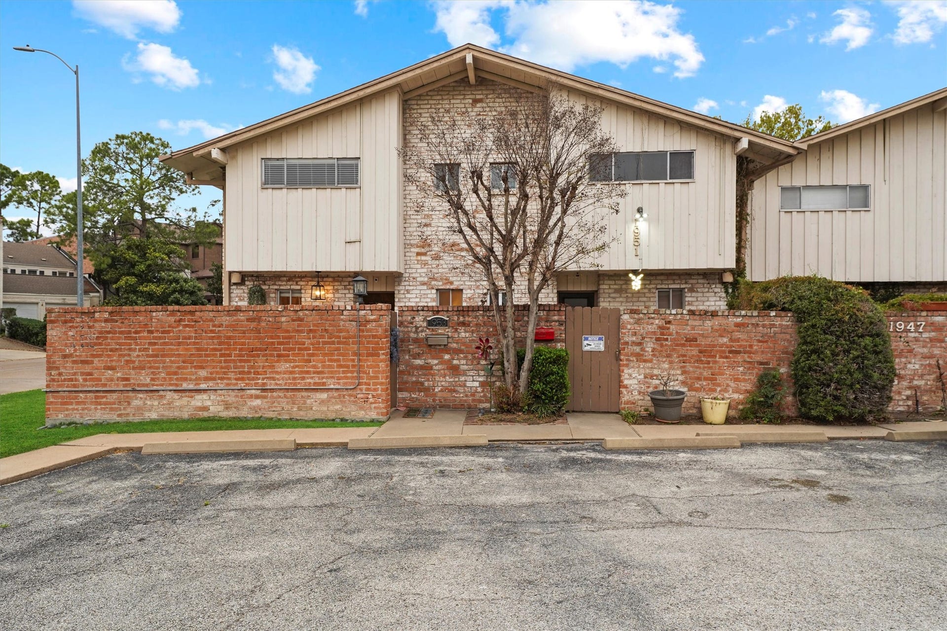 1953 Stoney Brook Drive, #1953, Houston, TX 77063 1953 Stoney Brook Drive, #1953, Houston, TX 77063