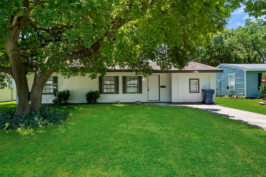 Property photo for 1805 1st Avenue N, Texas City, TX