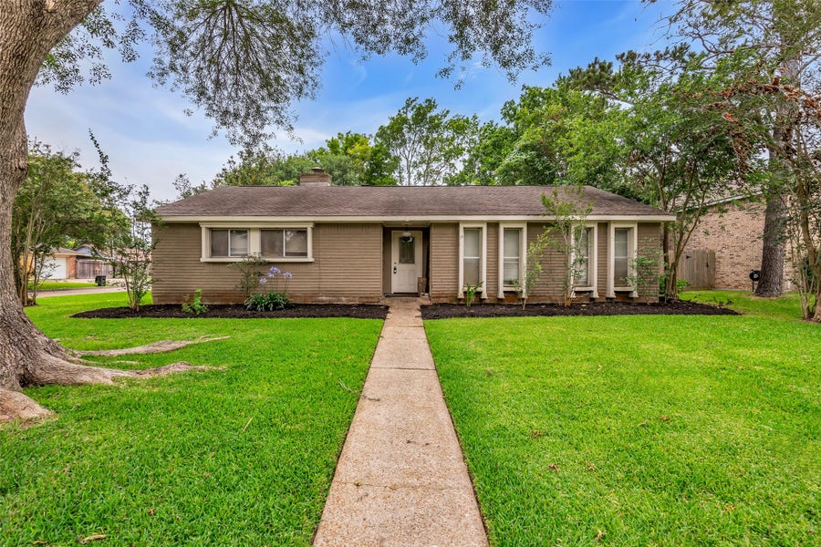Property photo for 16934 Townes Road, Friendswood, TX