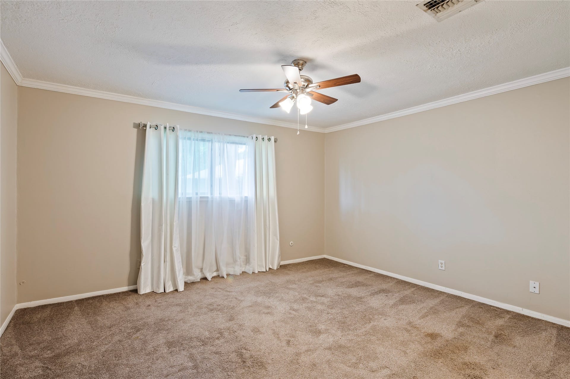 4303 Seneca Street, Pasadena, TX 77504 4303 Seneca Street, Pasadena, TX 77504