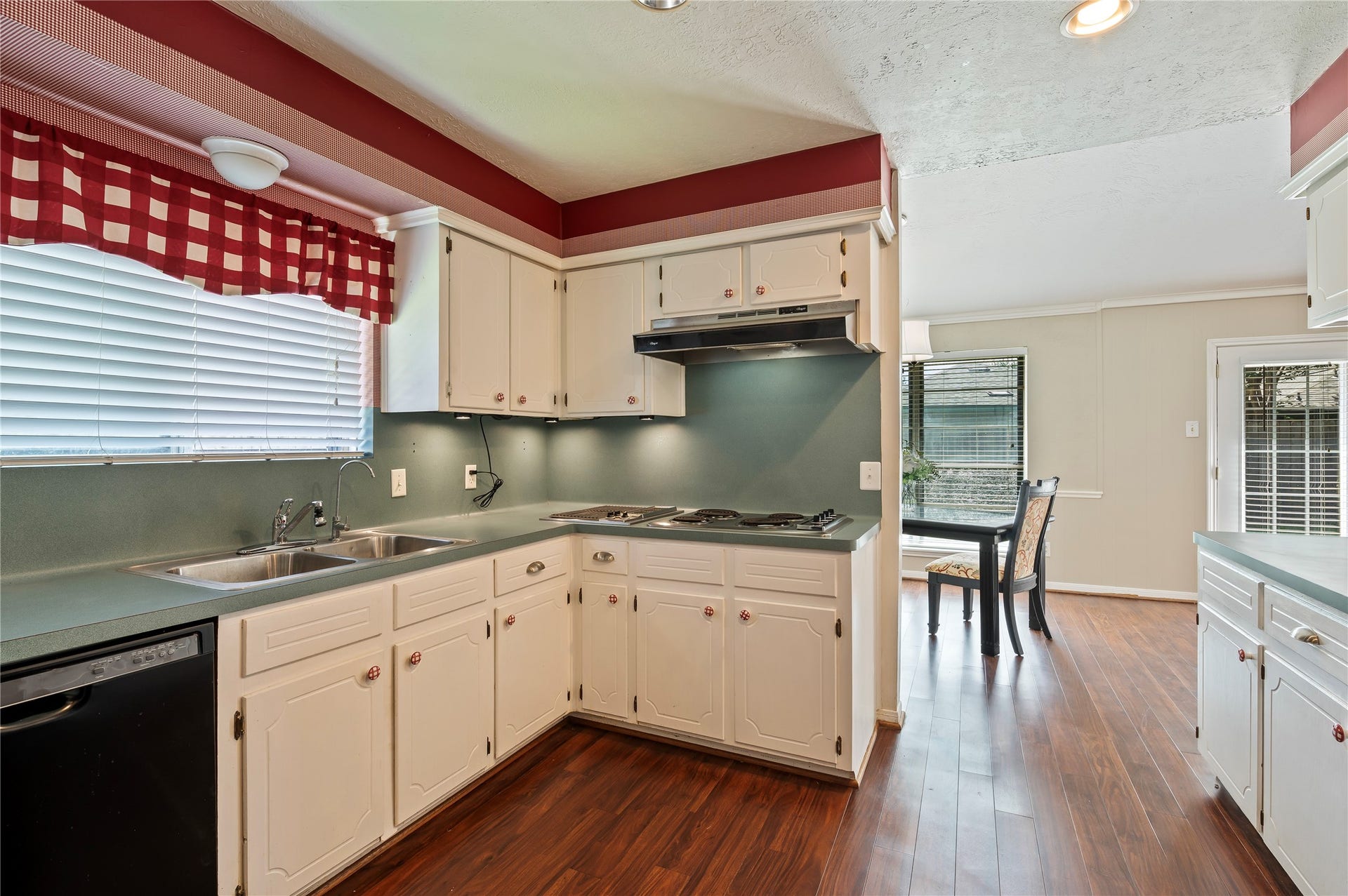 4303 Seneca Street, Pasadena, TX 77504 4303 Seneca Street, Pasadena, TX 77504