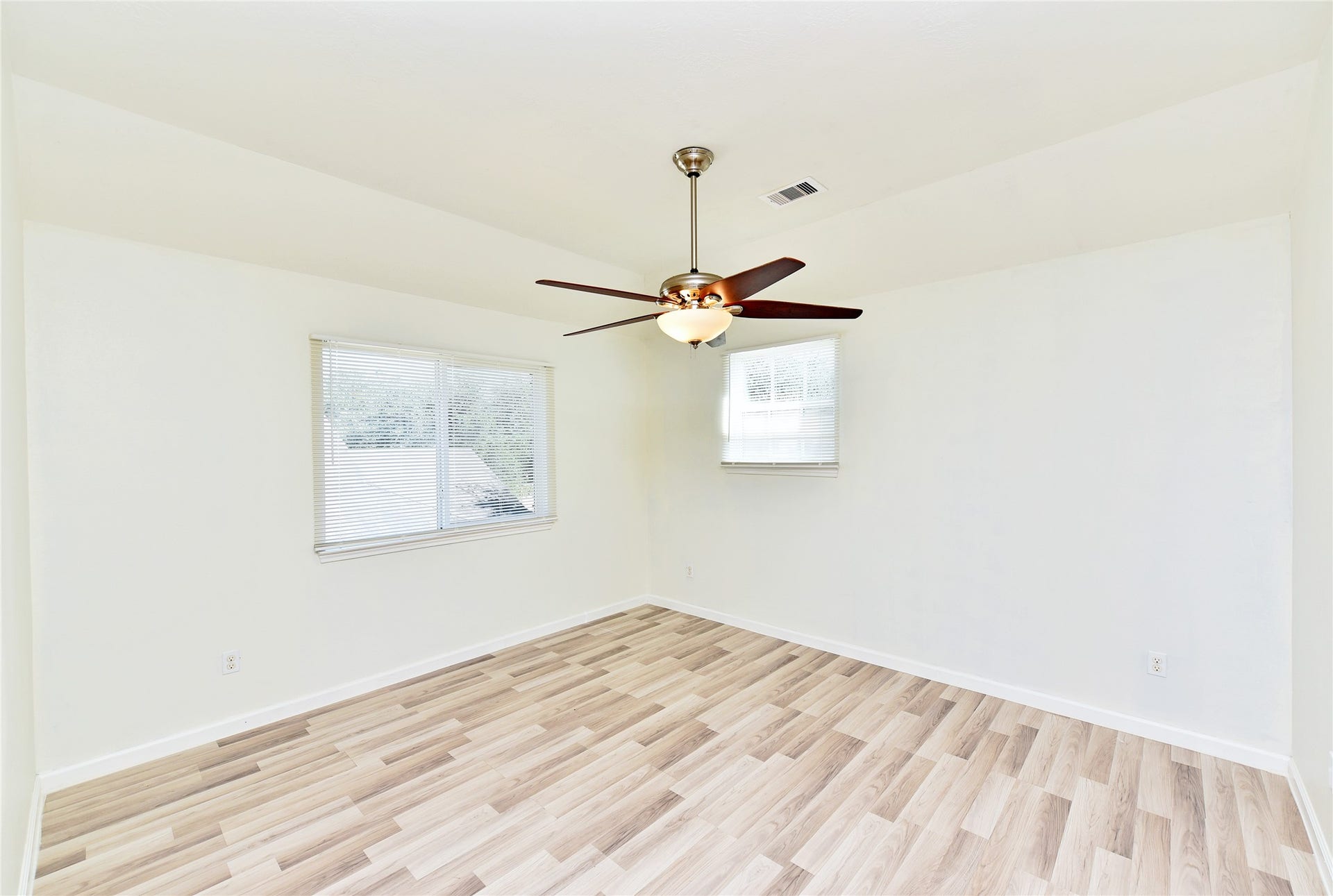 6711 Haven Forest Lane, Rosenberg, TX 77469 Game room.